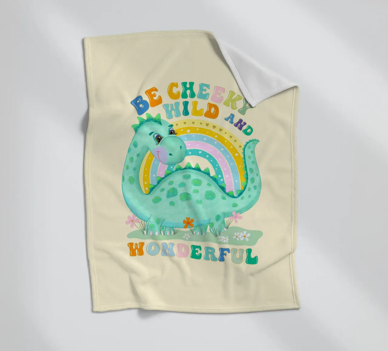 Be Cheeky, Wild and Wonderful. Süßer Dinosaurier, Regenbogen Fleecedecke von CalliLetters