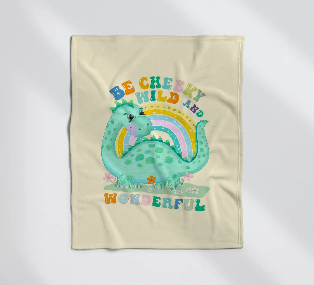 Be Cheeky, Wild and Wonderful. Süßer Dinosaurier, Regenbogen Fleecedecke von CalliLetters