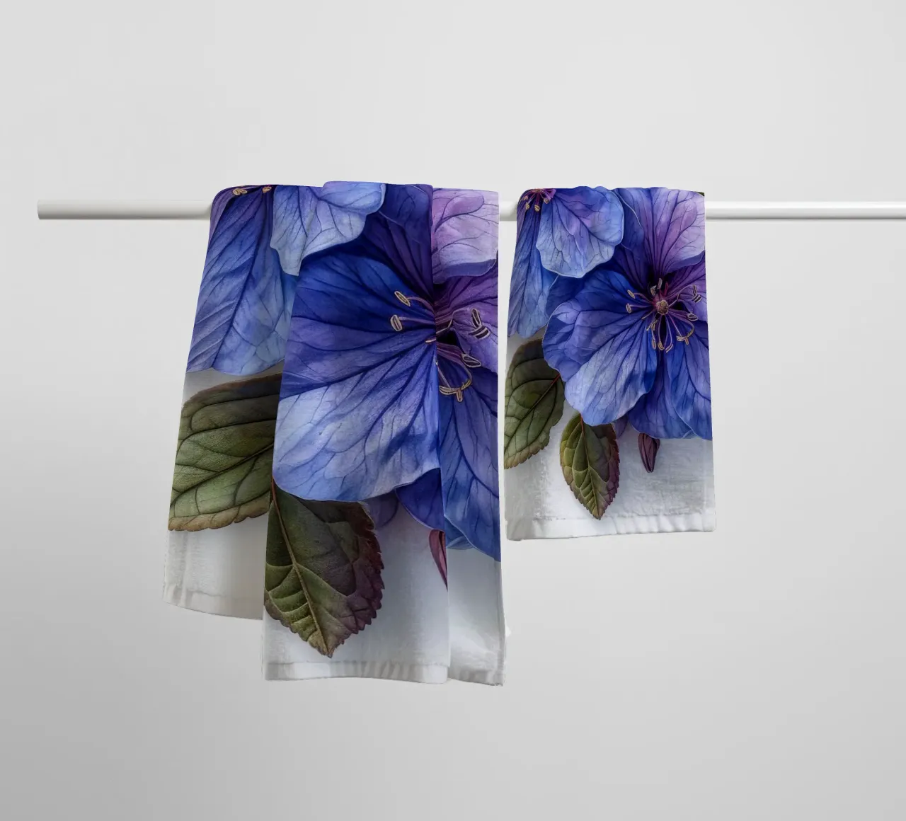 Fiore di eliotropio 2 asciugamano da bagno da Bold Blooms