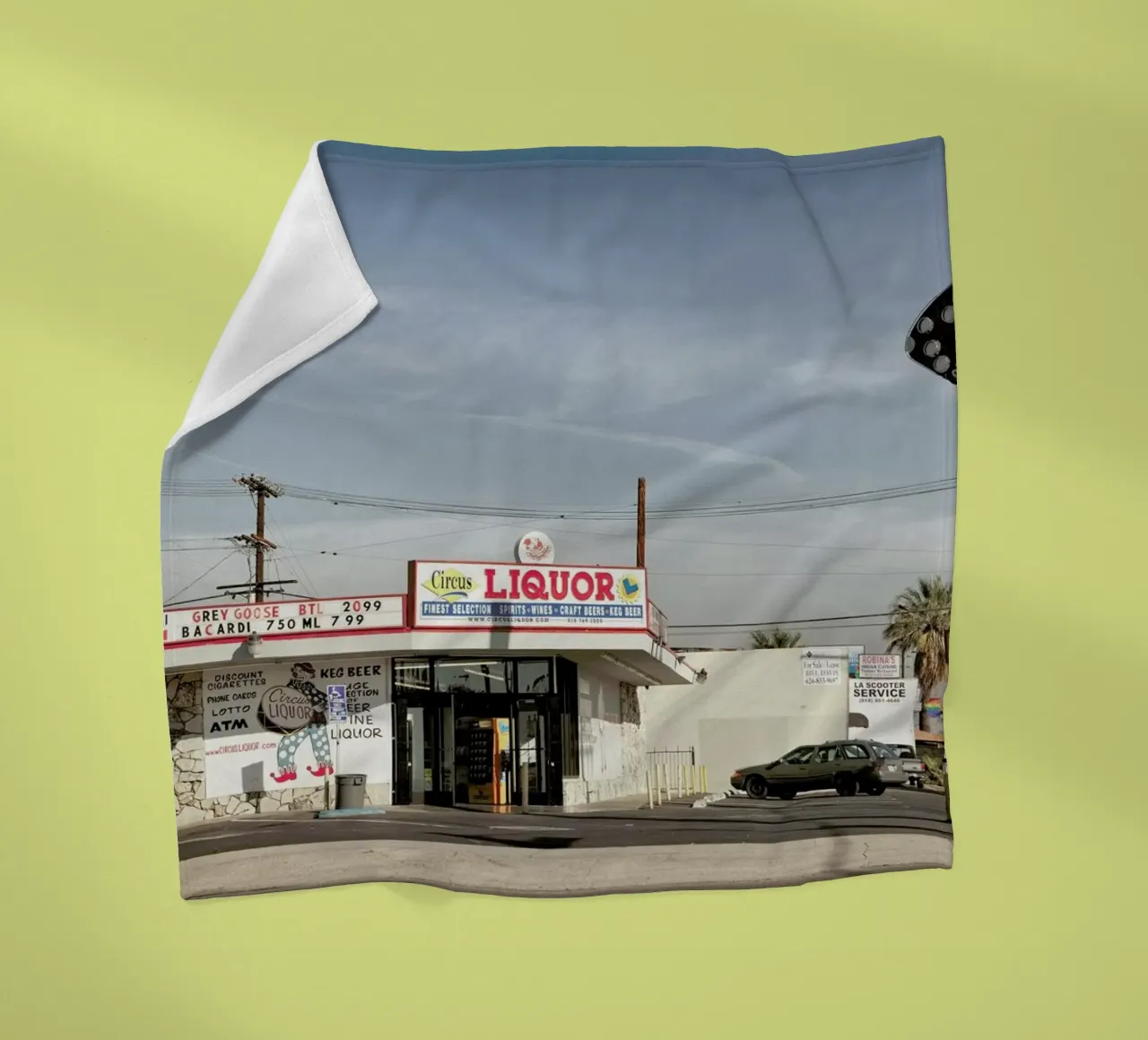 Liquor Store NoHo coperta in pile da Marc Gruninger