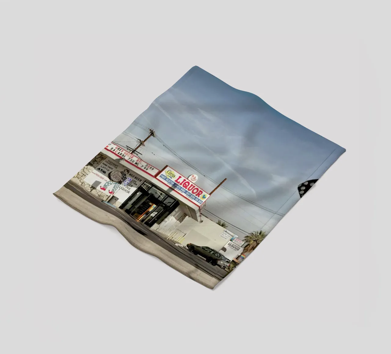 Liquor Store NoHo coperta in pile da Marc Gruninger