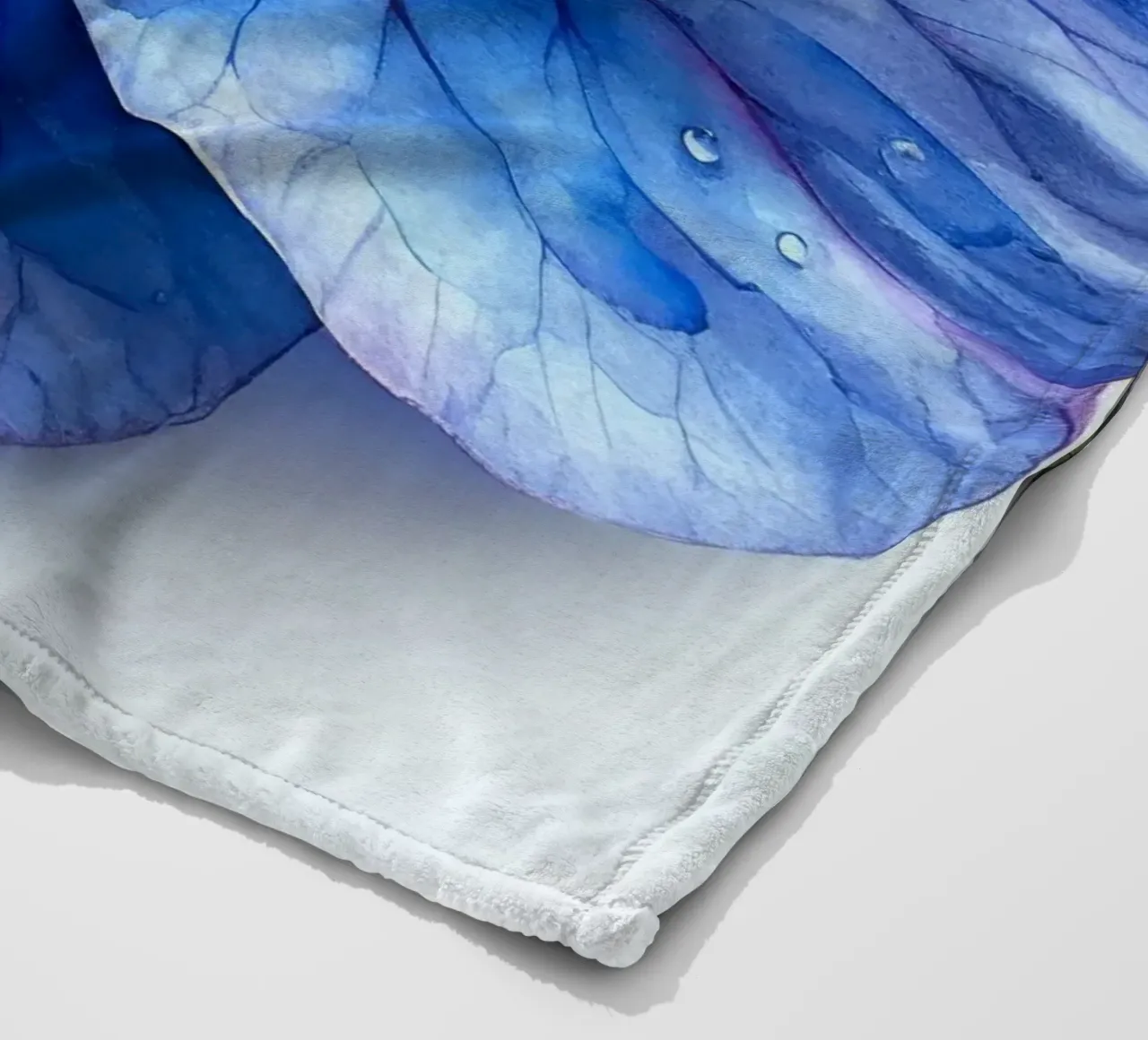 Fiore di eliotropio 3 coperta in pile da Bold Blooms