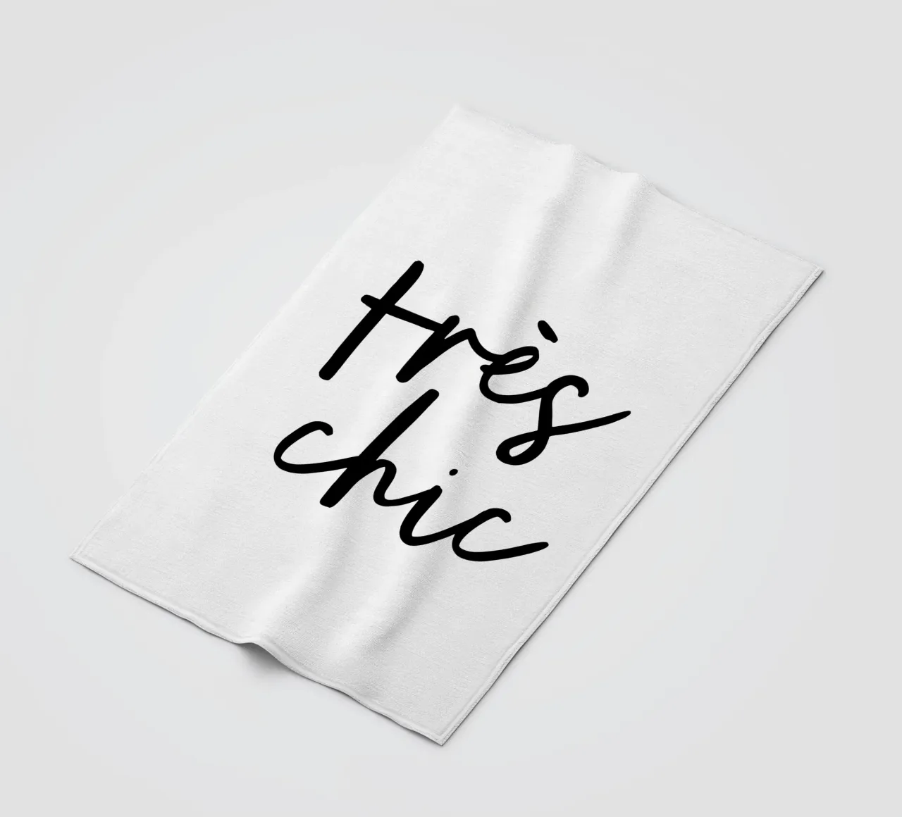 Design tipografico tres chic in bianco e nero coperta in pile da THE MOTIVATED TYPE