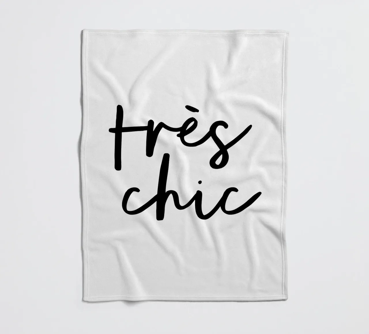 Design tipografico tres chic in bianco e nero coperta in pile da THE MOTIVATED TYPE