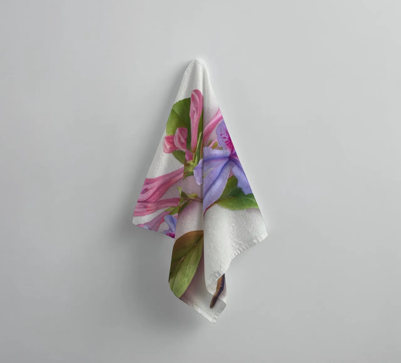 Fiore di caprifoglio 3 asciugamano da bagno da Bold Blooms