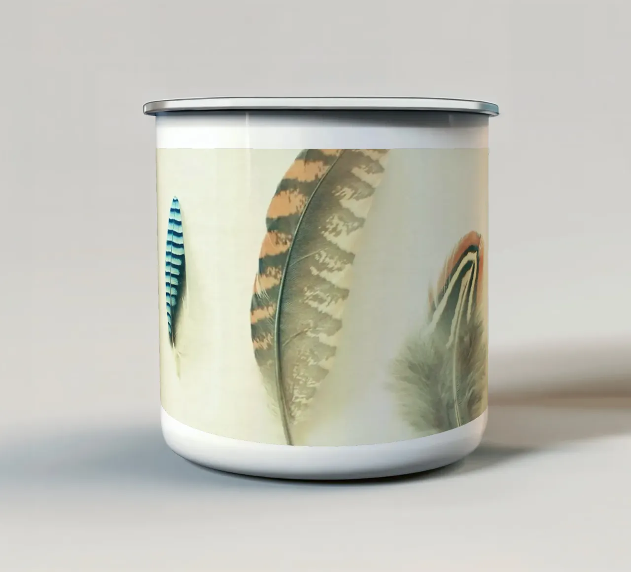 La collezione di piume tazza in smalto da Cassia Beck Photography