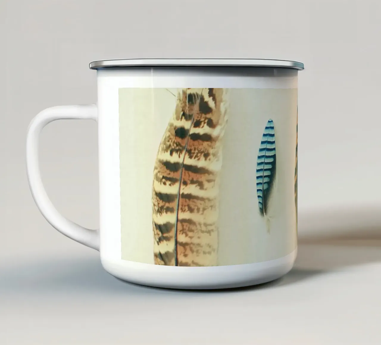 La collezione di piume tazza in smalto da Cassia Beck Photography