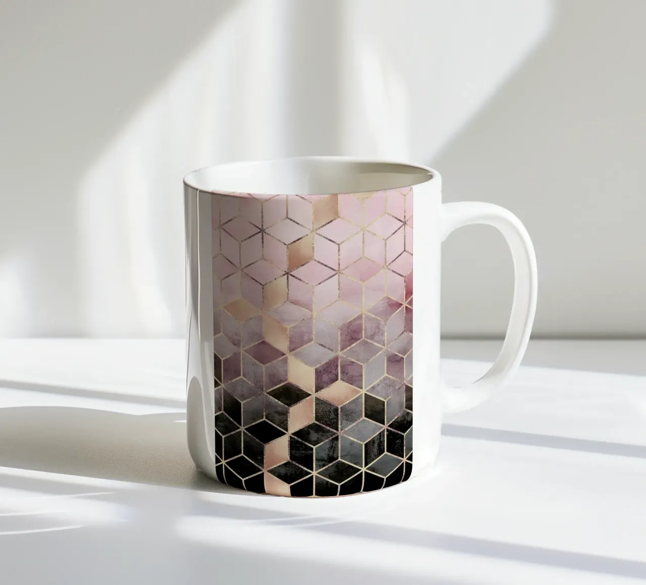 Pink Grey Gradient Cubes tazza in ceramica da Elisabeth Fredriksson