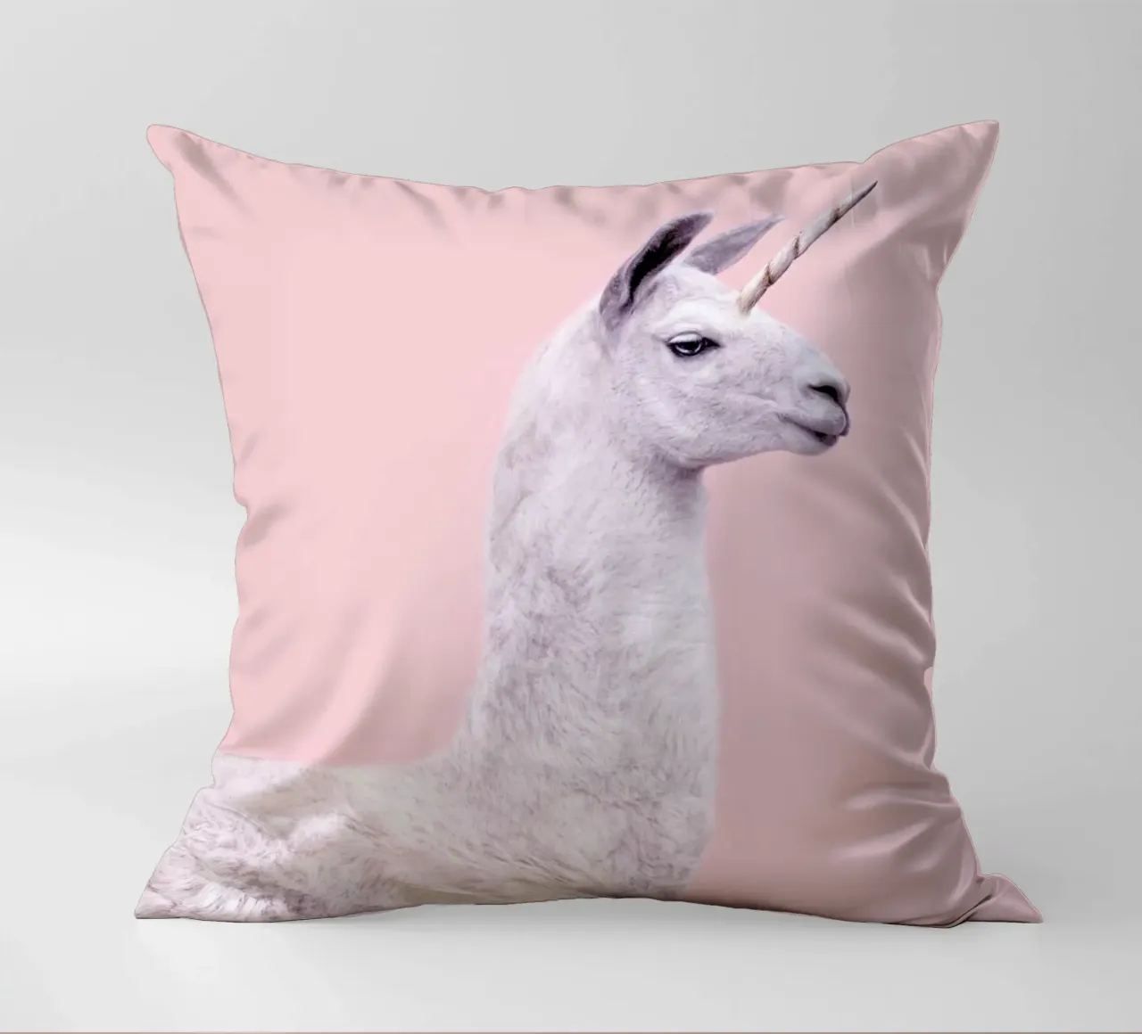 Llama Unicorn cuscino da Paul Fuentes Design