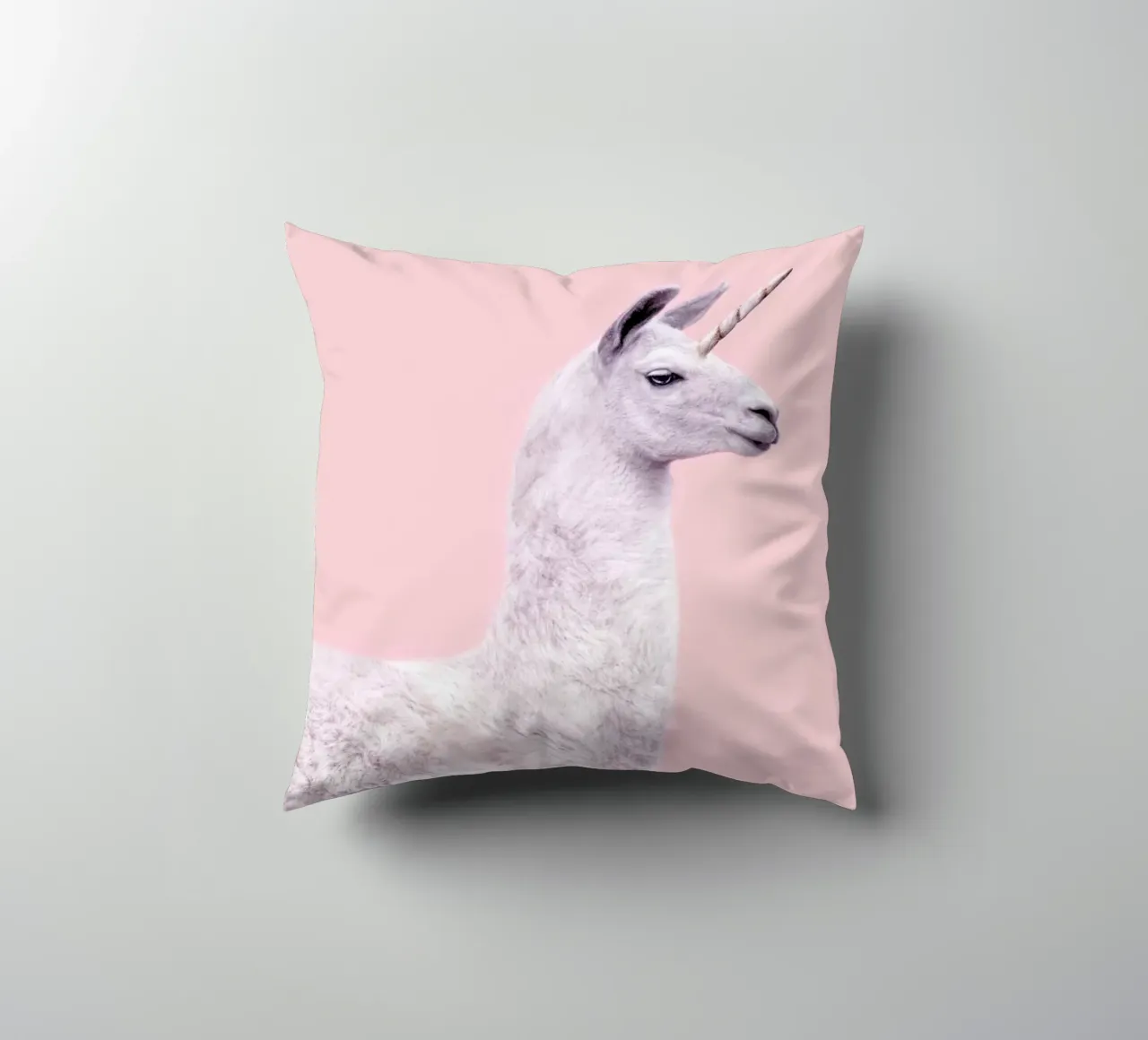 Llama Unicorn cuscino da Paul Fuentes Design