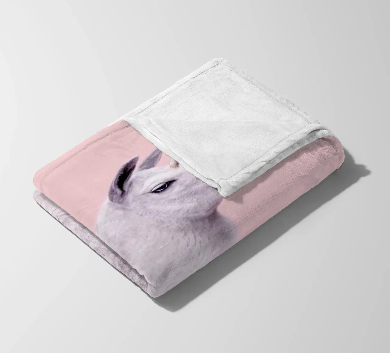 Llama Unicorn coperta in pile da Paul Fuentes Design