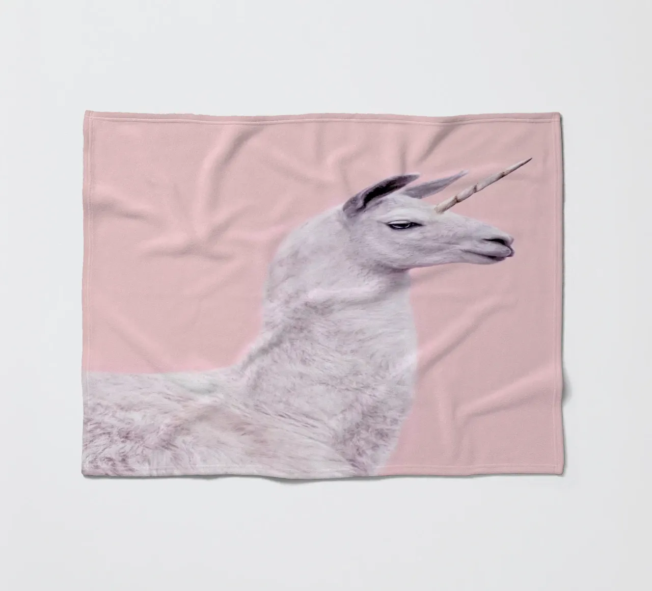Llama Unicorn coperta in pile da Paul Fuentes Design