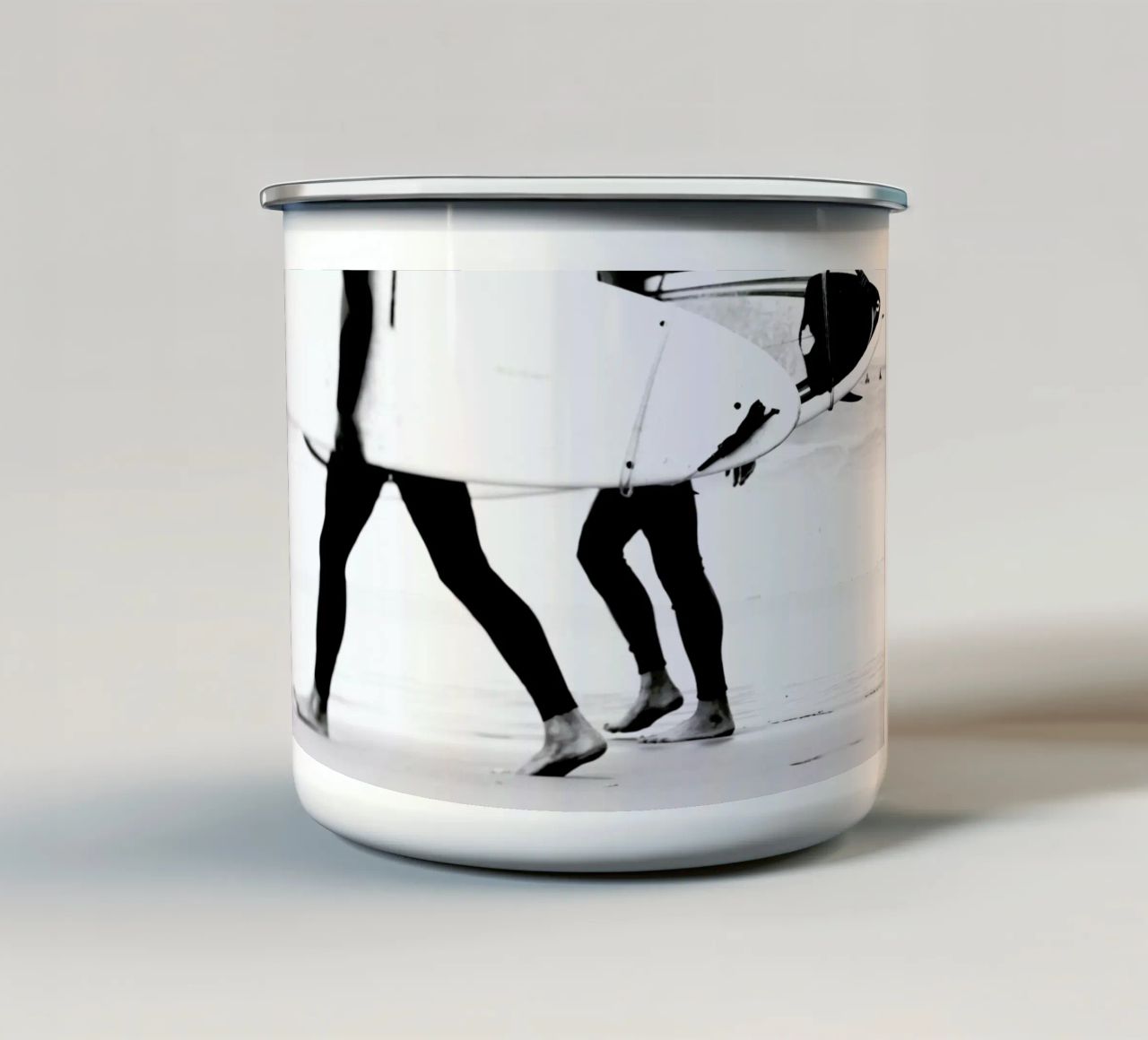 Catch a Wave I tazza in smalto da Ingrid Beddoes
