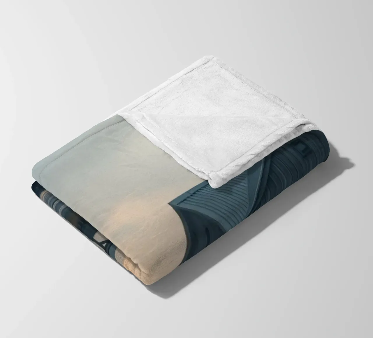Strada di campagna bagnata dalla pioggia con case rustiche sotto un cielo lunatico coperta in pile da DesignDoodle