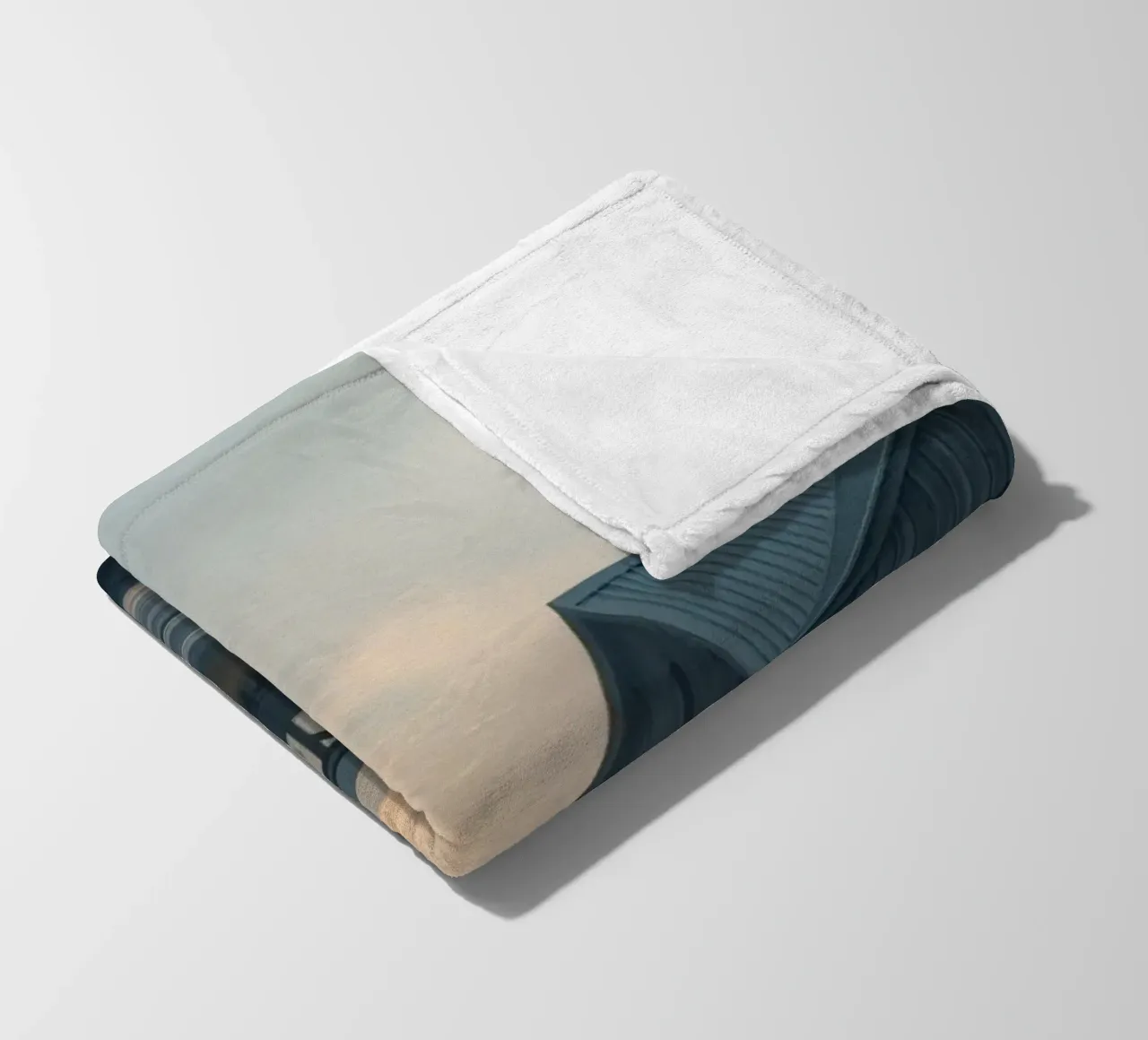 Strada di campagna bagnata dalla pioggia con case rustiche sotto un cielo lunatico coperta in pile da DesignDoodle