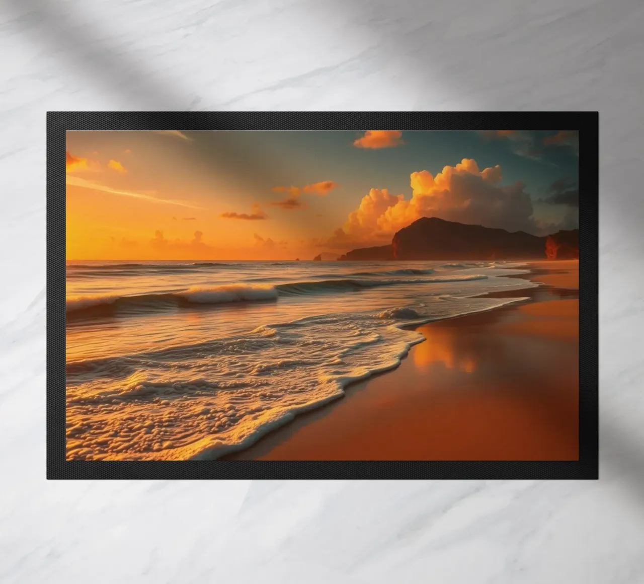 Tramonto sulle onde calme dell'oceano in una spiaggia tranquilla zerbino da DesignDoodle
