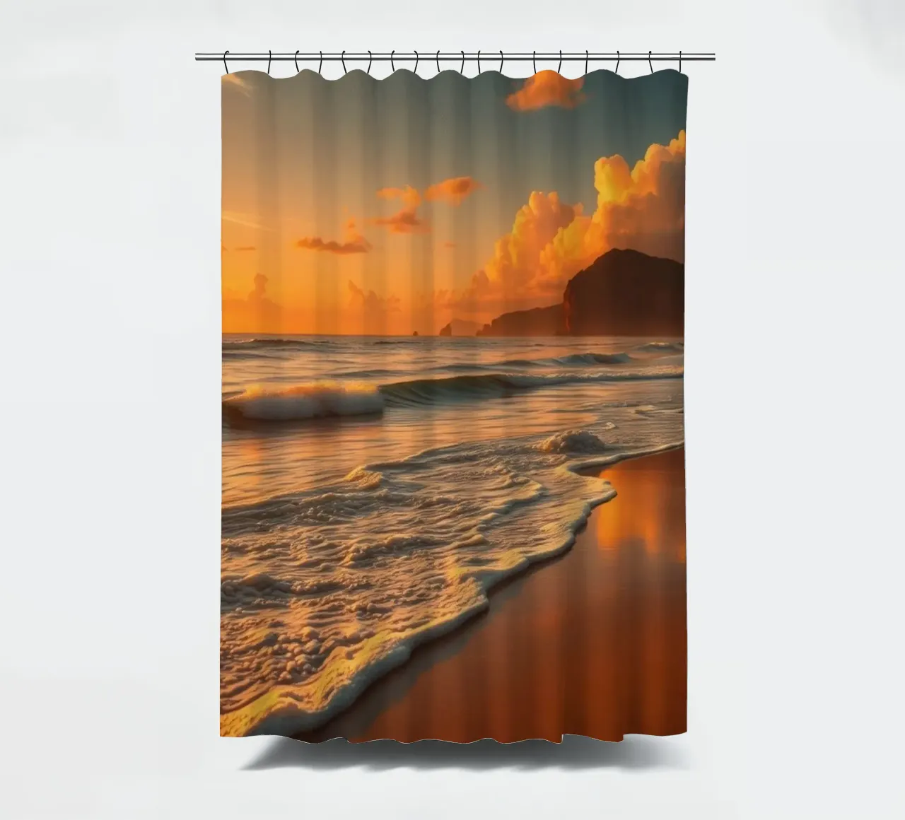 zonsondergang over kalme oceaangolven op rustig strand douchegordijn van DesignDoodle
