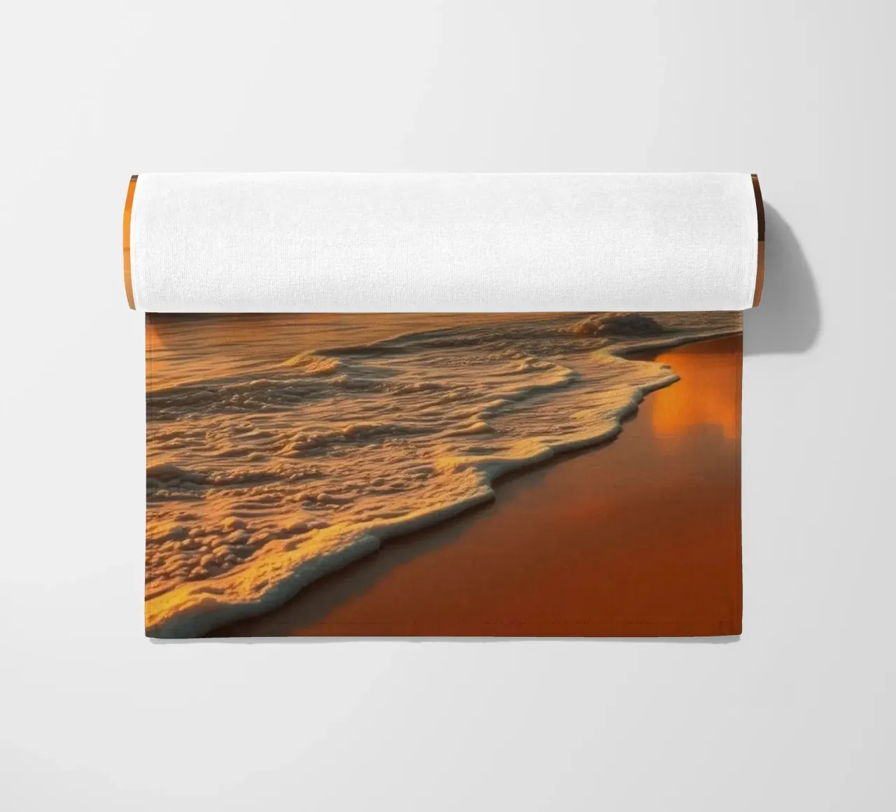 Tramonto sulle onde calme dell'oceano in una spiaggia tranquilla telo mare da DesignDoodle