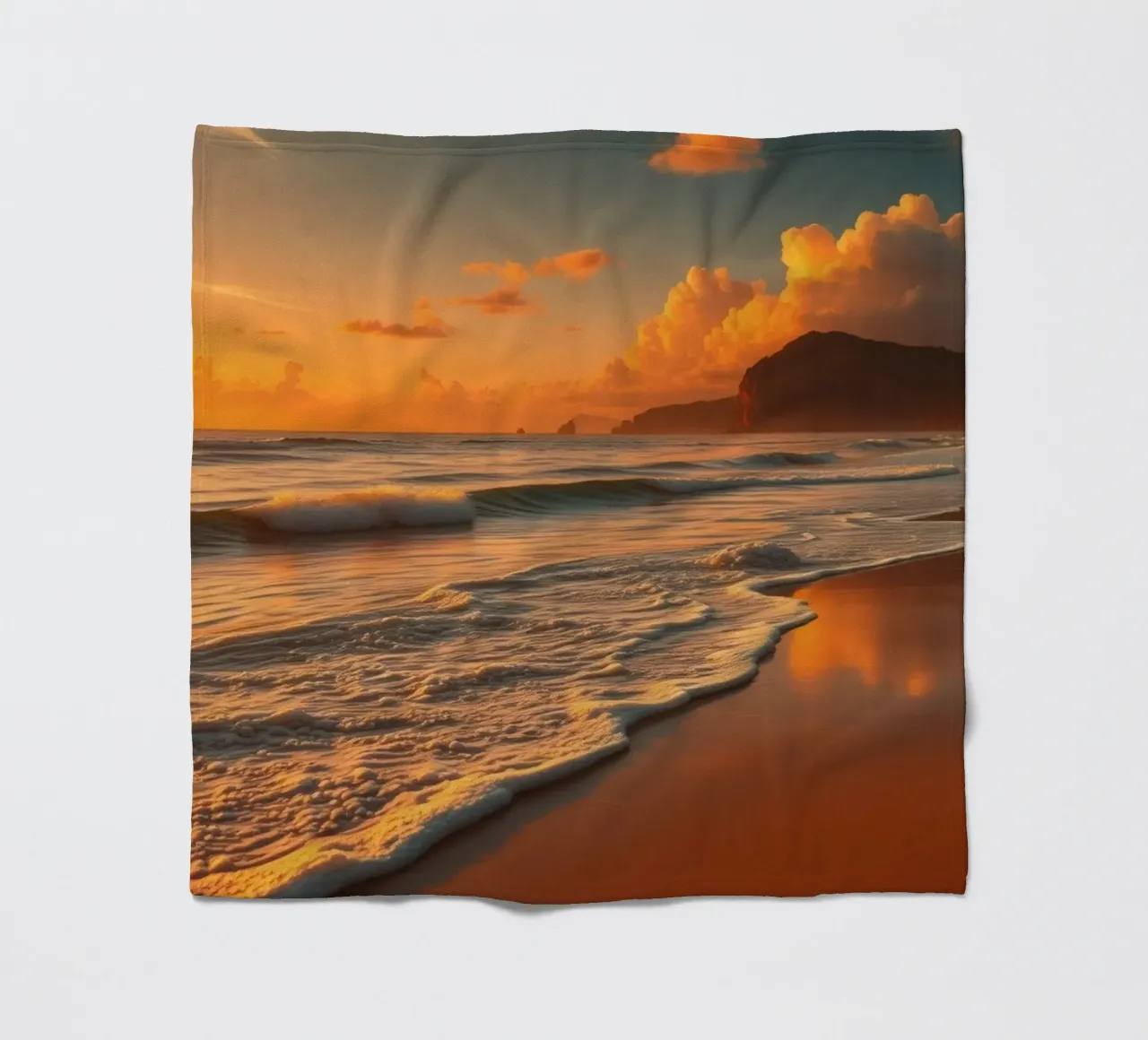 Tramonto sulle onde calme dell'oceano in una spiaggia tranquilla coperta in pile da DesignDoodle