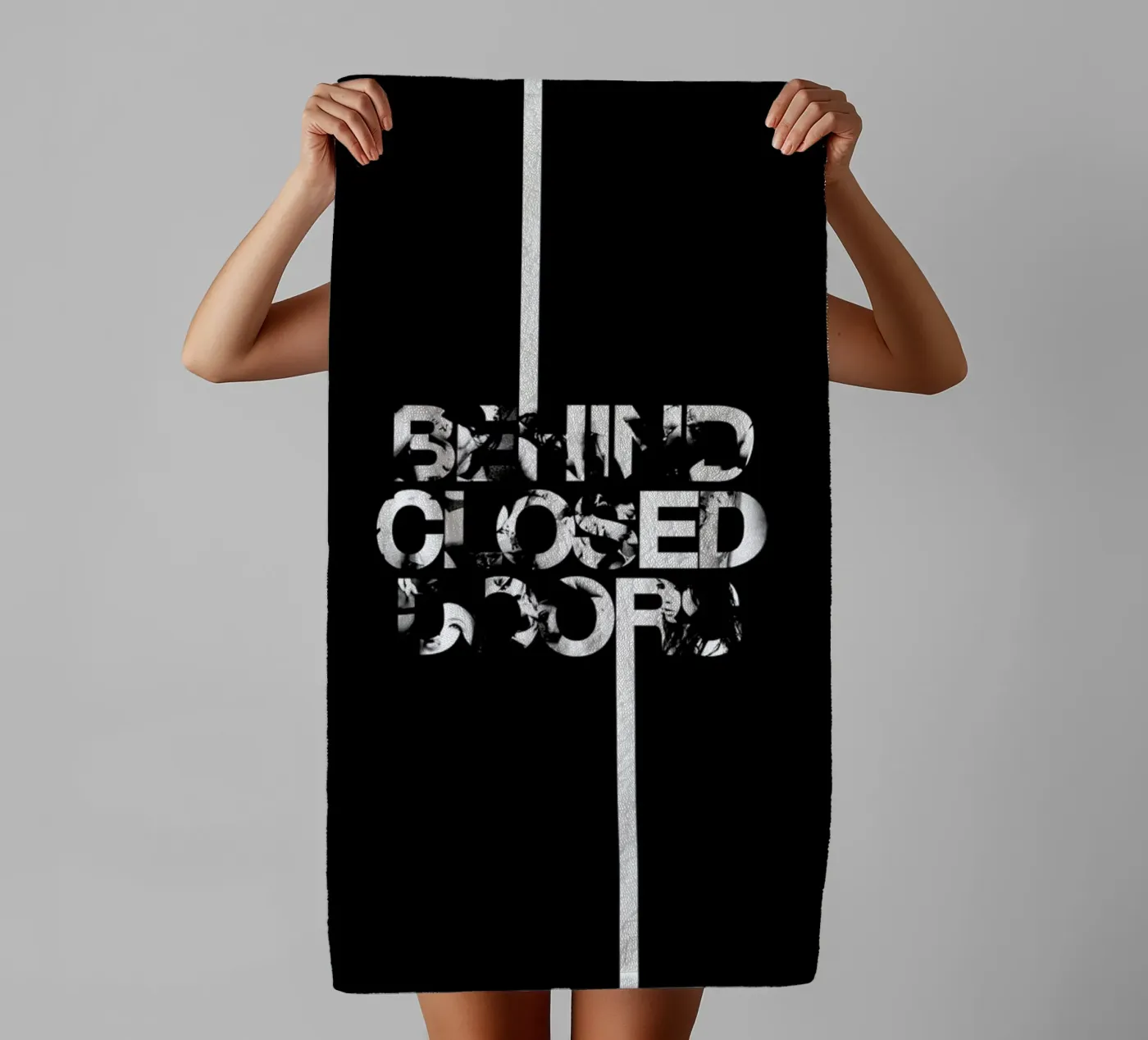 Behind Closed badhanddoek van Petros Afshar