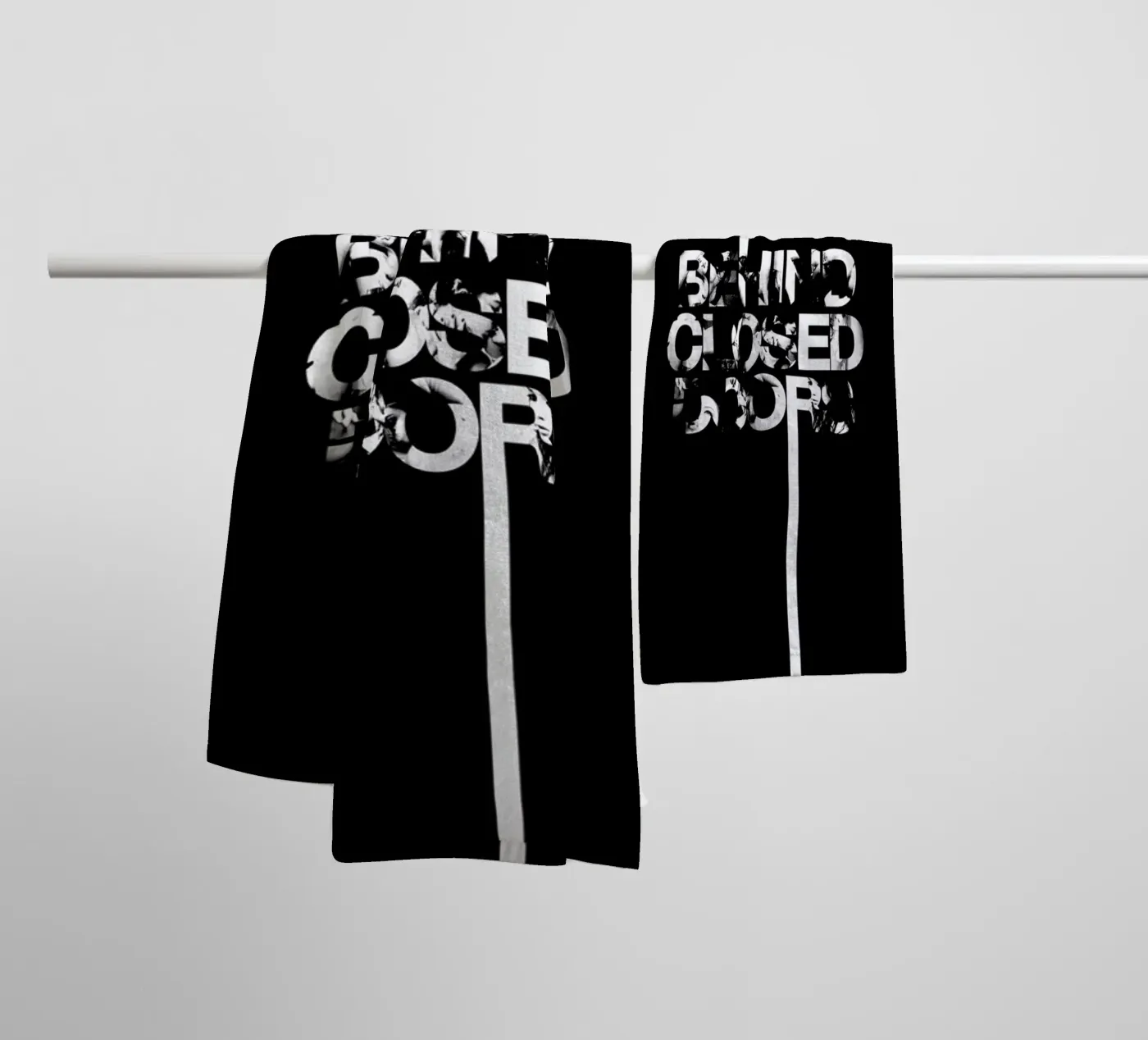 Behind Closed badhanddoek van Petros Afshar