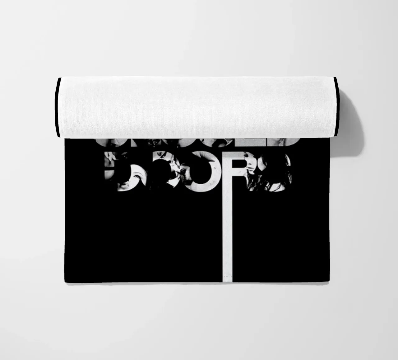 Behind Closed telo mare da Petros Afshar