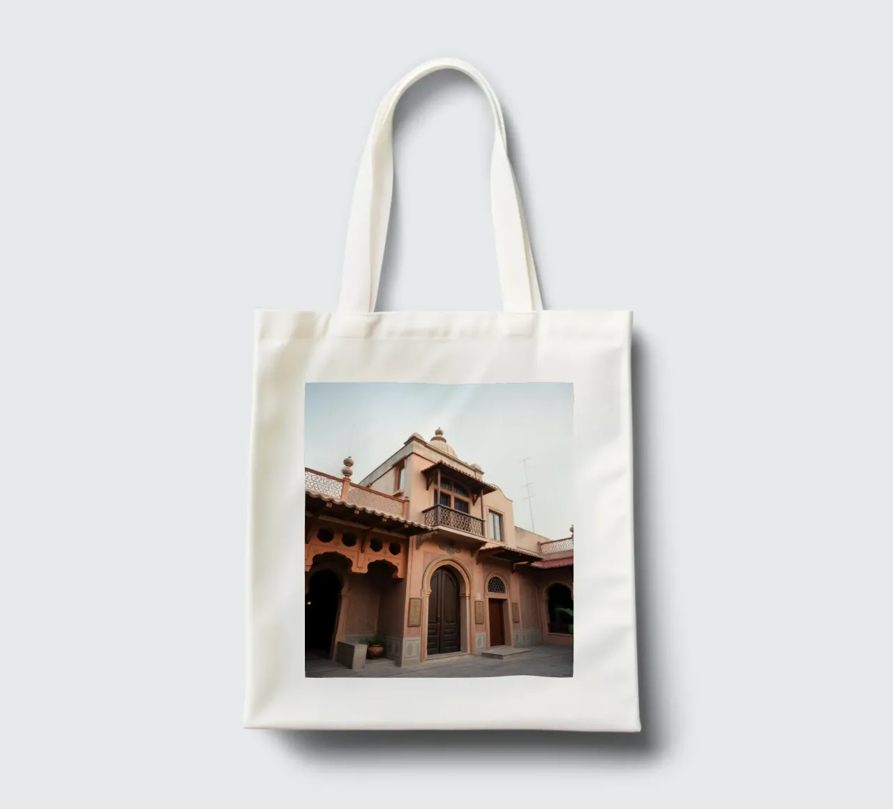 L'architecture historique présente un design traditionnel complexe tote bag de DesignDoodle