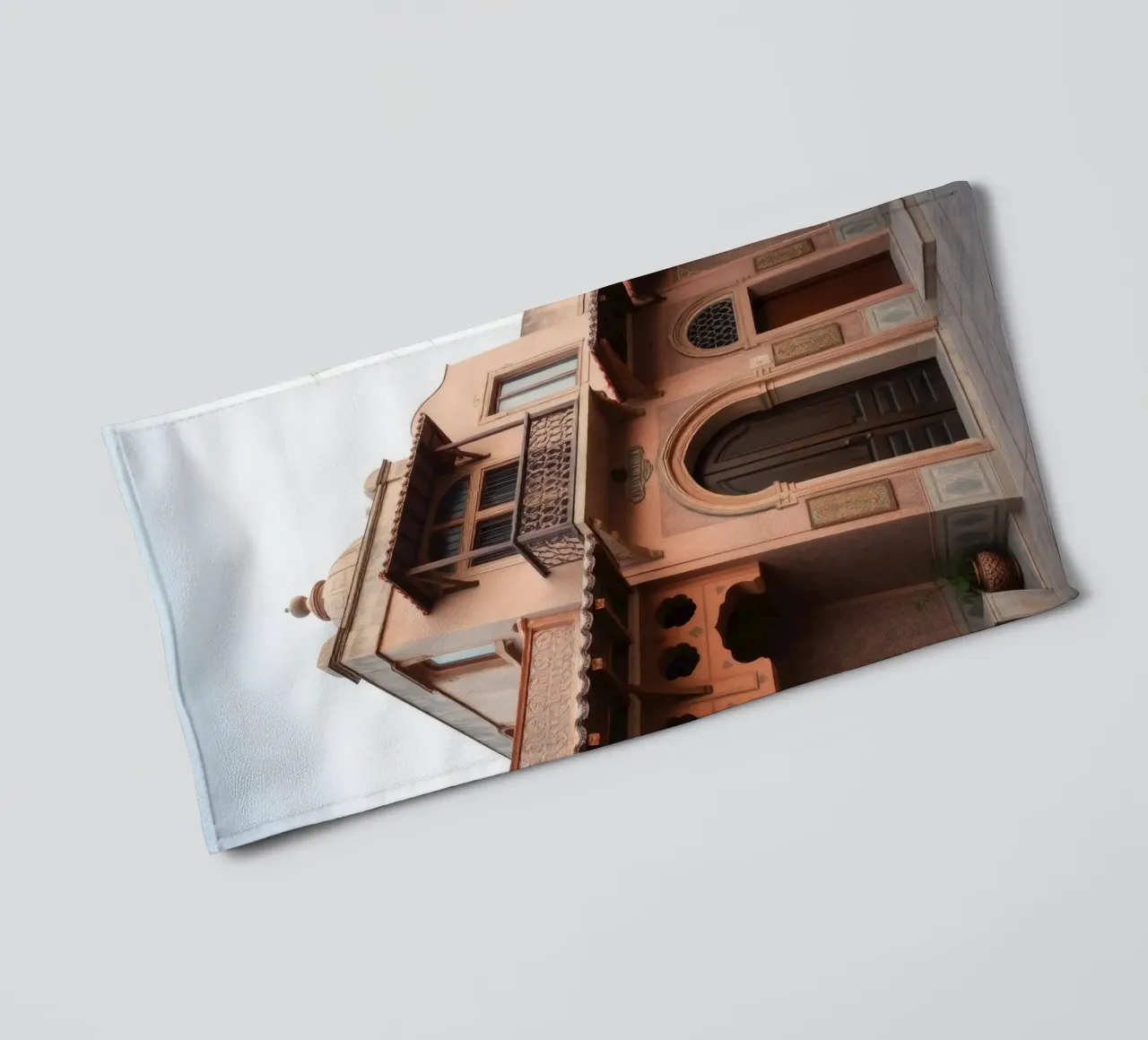 L'architecture historique présente un design traditionnel complexe serviette de bain de DesignDoodle