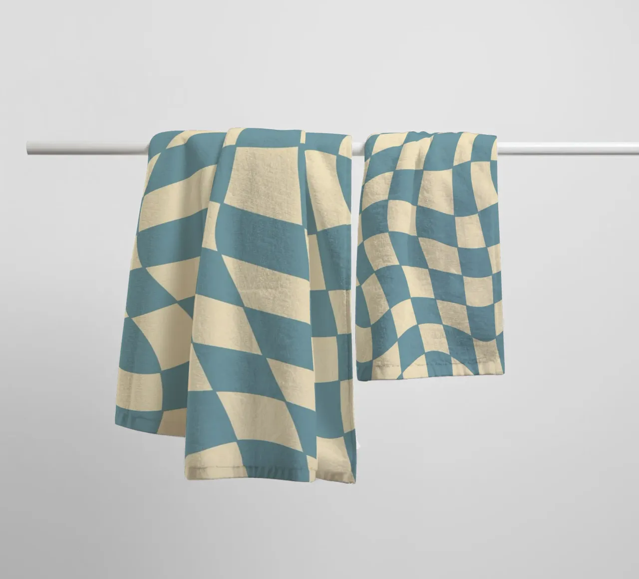 Fließendes Schachbrettmuster blau - gp with the flow asciugamano da bagno da Illustration Raissa Oltmanns