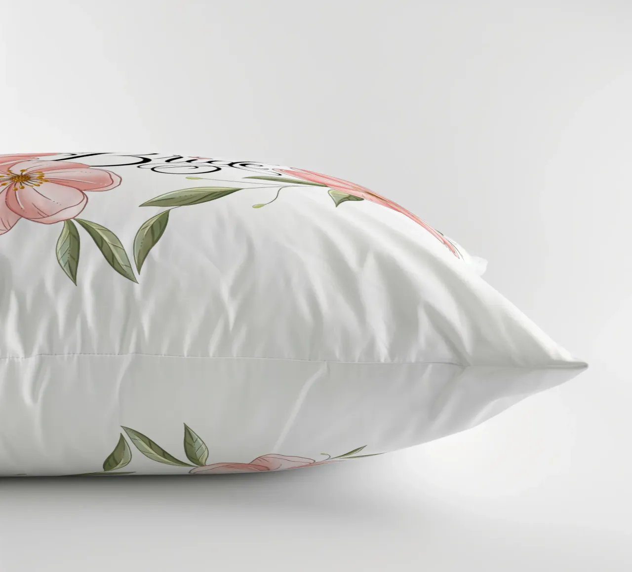 Team Sposa. Incantevole cuore floreale con calligrafia. cuscino da CalliLetters