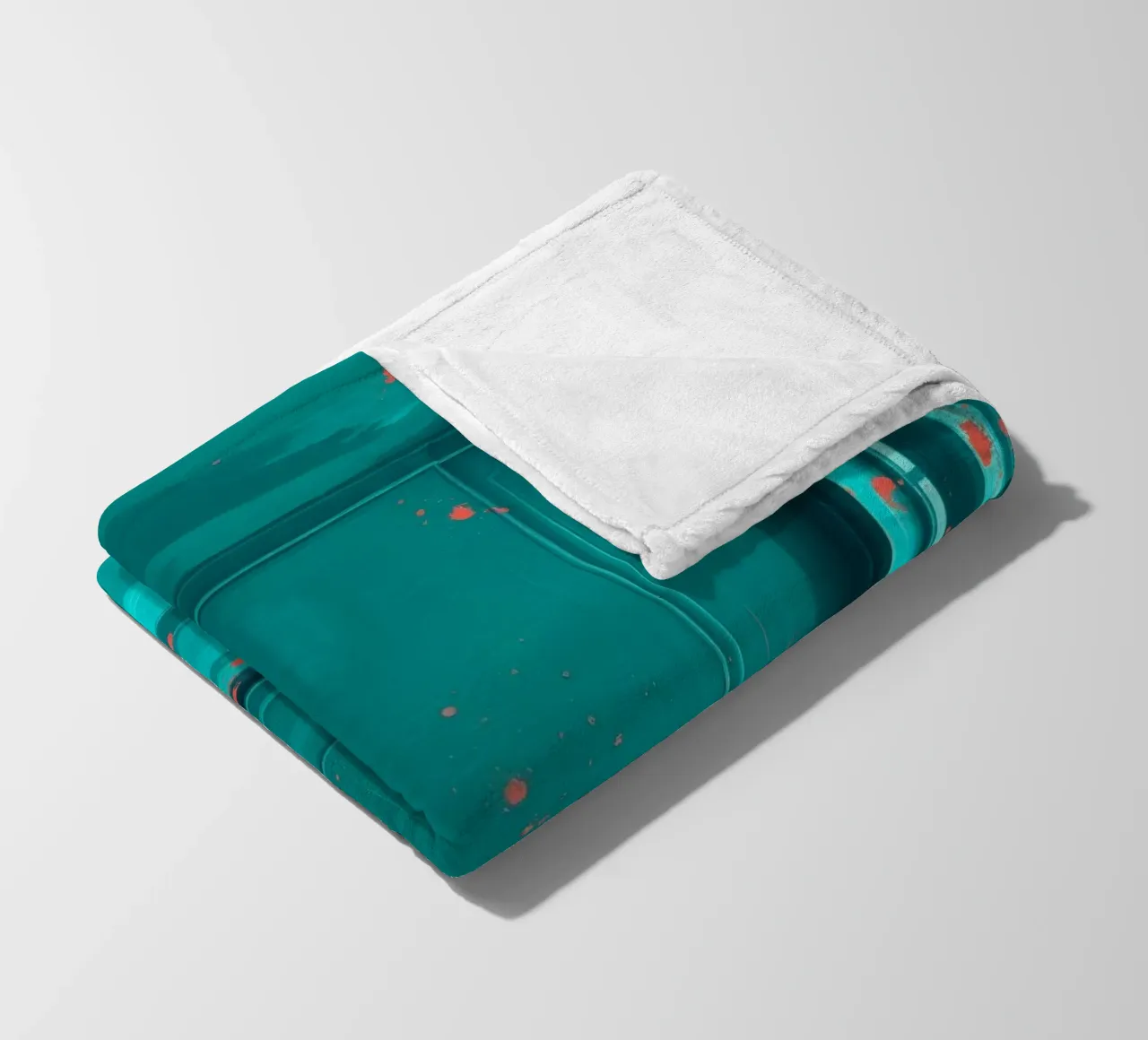 interni verde acqua con spruzzi di rosso, caratterizzati da un'elegante poltrona coperta in pile da DesignDoodle