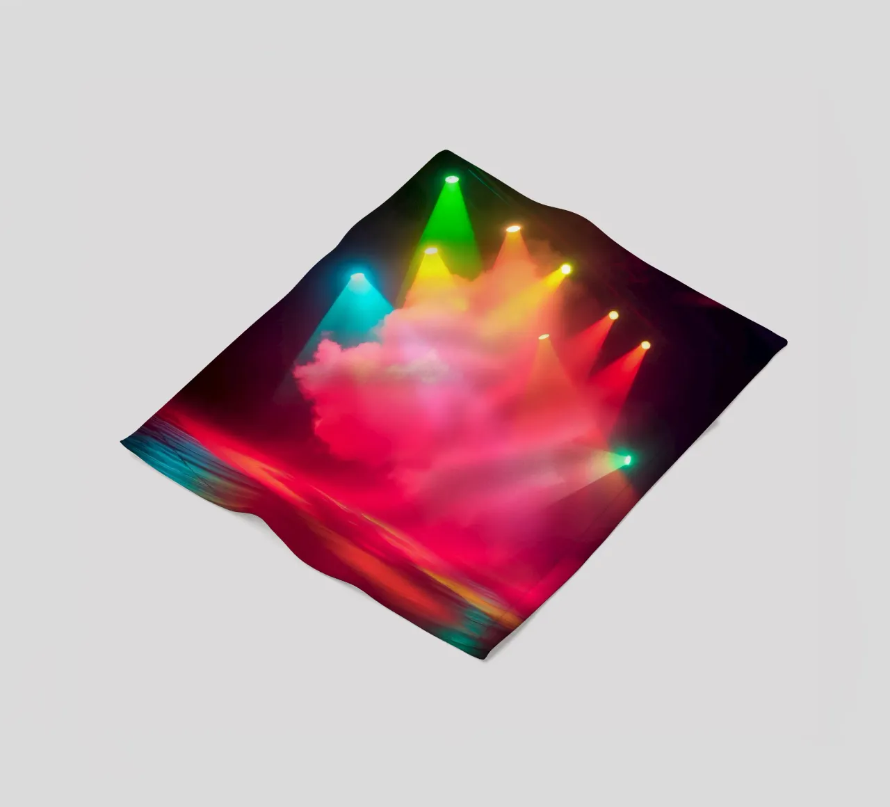 Le luci di scena colorate illuminano la nebbia durante la performance coperta in pile da DesignDoodle