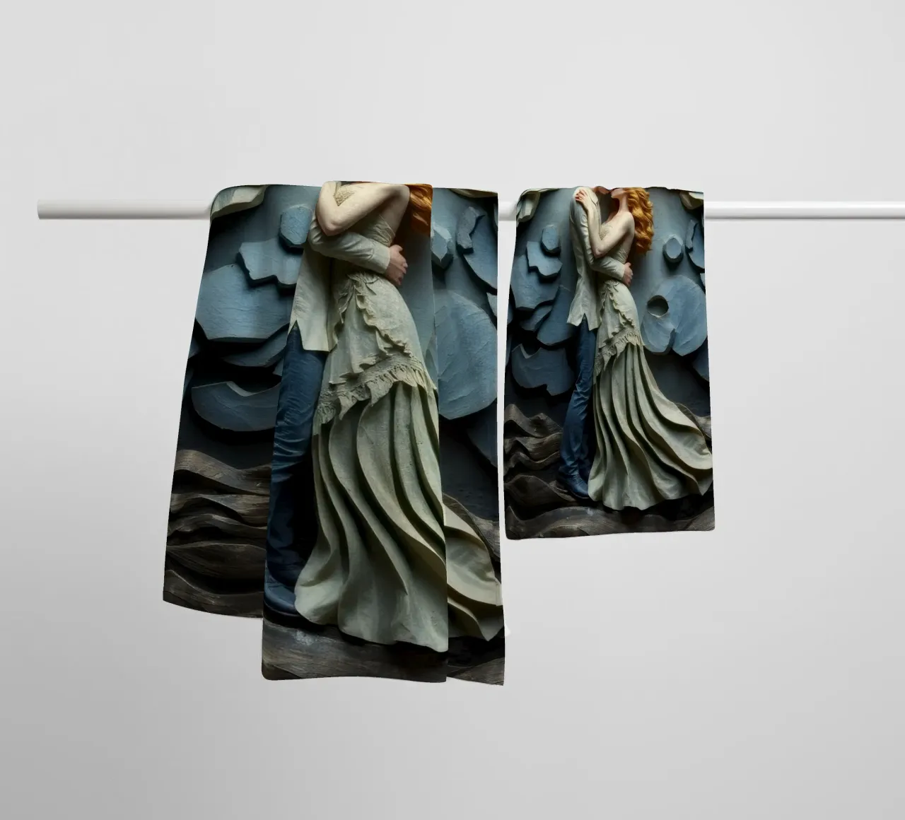 Abrazar el amor entre artísticas olas y nubes toalla de baño de DesignDoodle