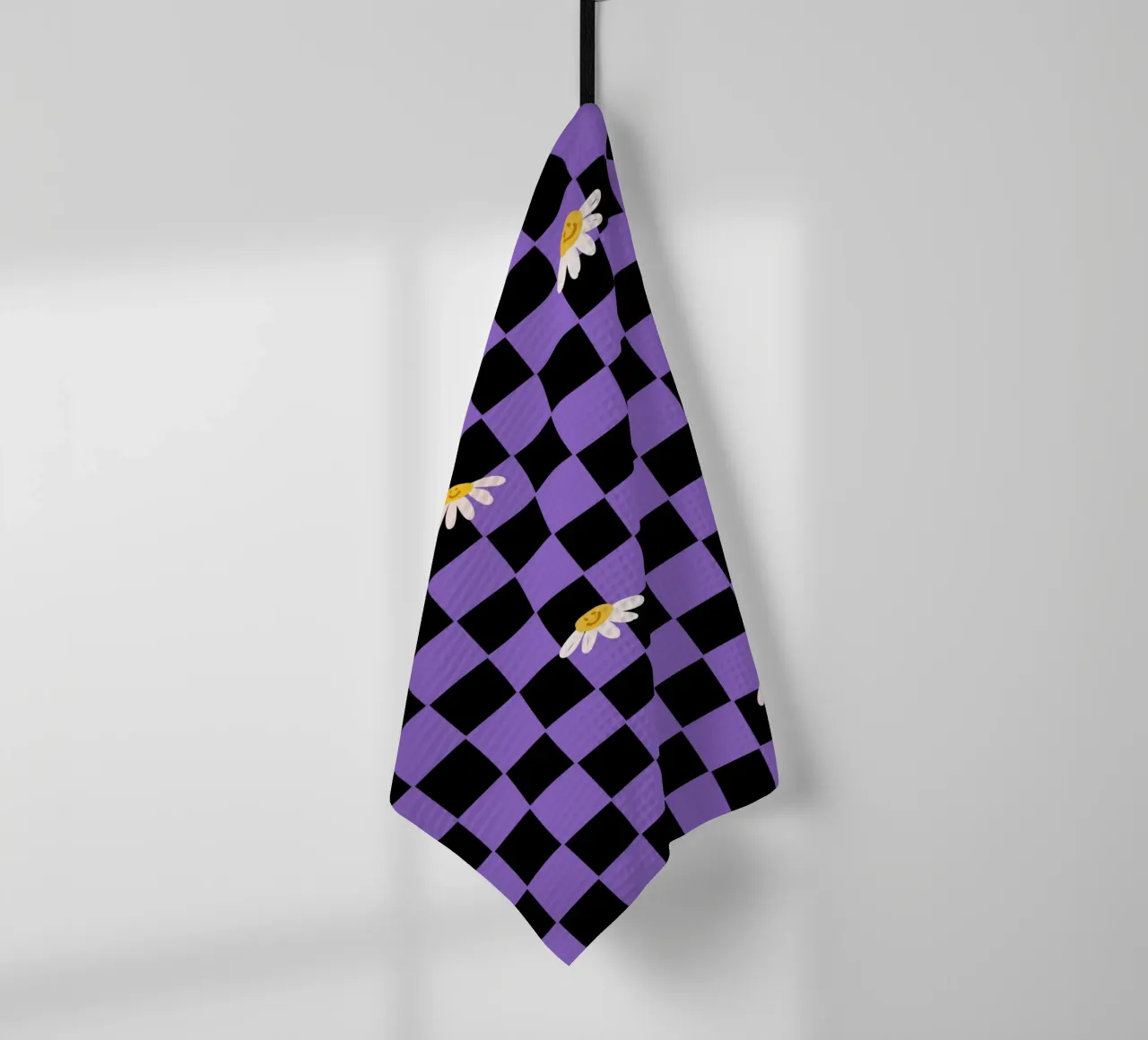 Damier noir, violet avec des fleurs torchon de Illustration Raissa Oltmanns