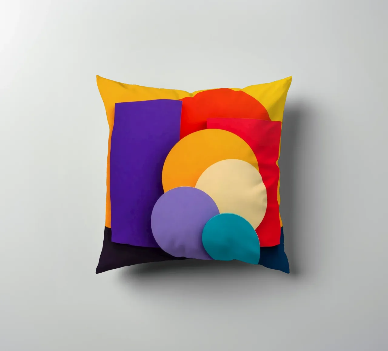 Le forme geometriche colorate creano un design astratto cuscino da DesignDoodle