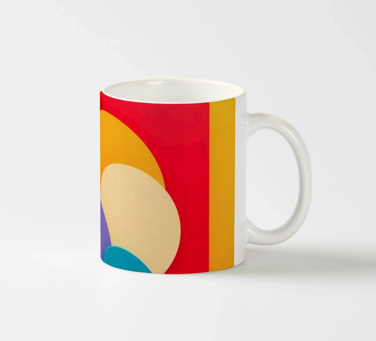 Le forme geometriche colorate creano un design astratto tazza in ceramica da DesignDoodle