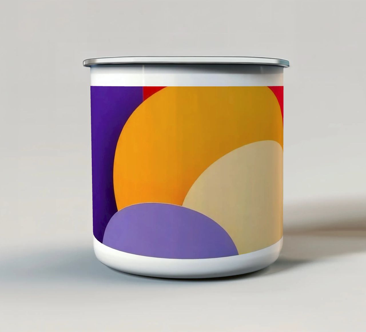 Le forme geometriche colorate creano un design astratto tazza in smalto da DesignDoodle
