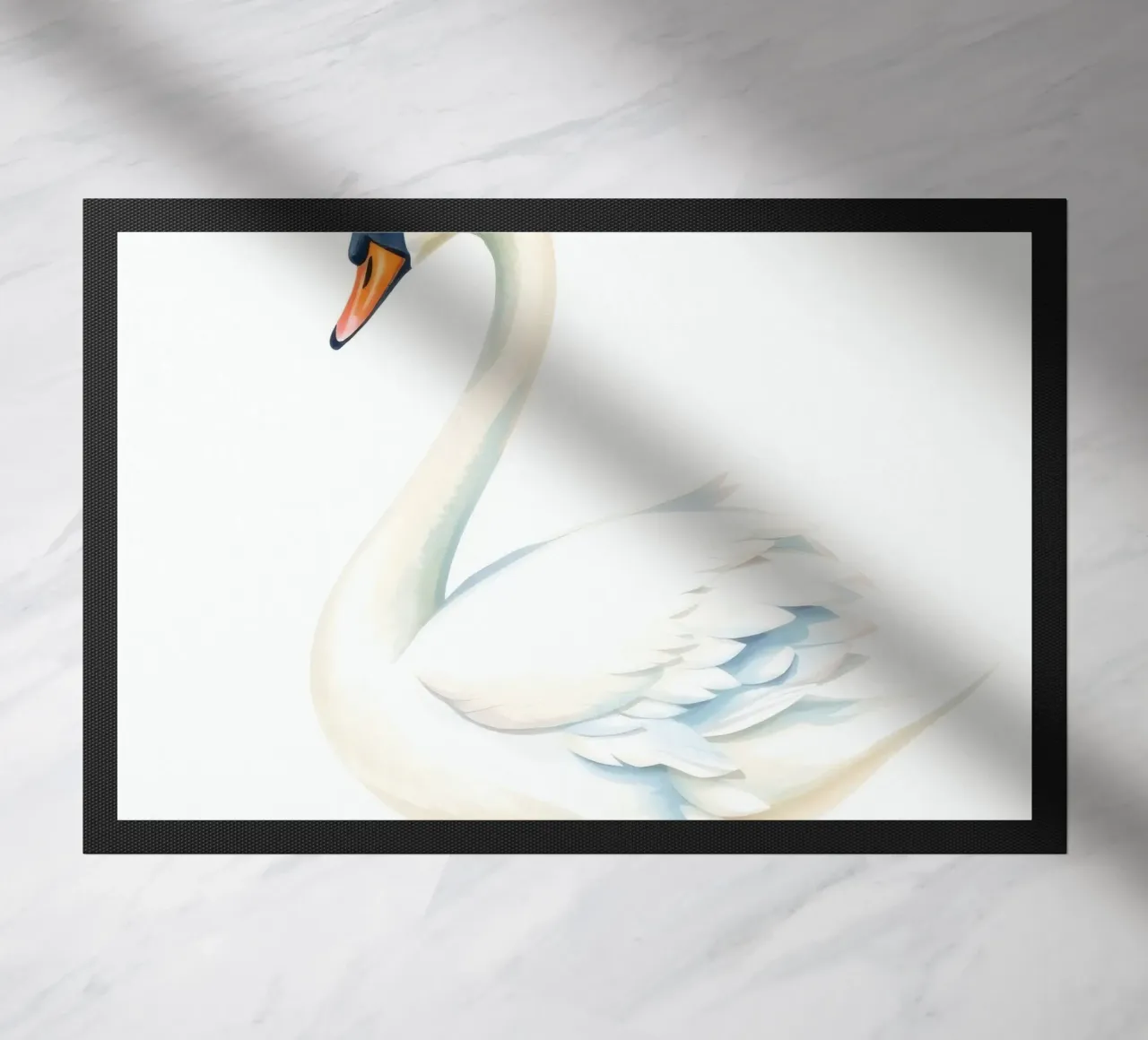 Elegante cigno bianco che scivola con grazia sull'acqua calma zerbino da DesignDoodle