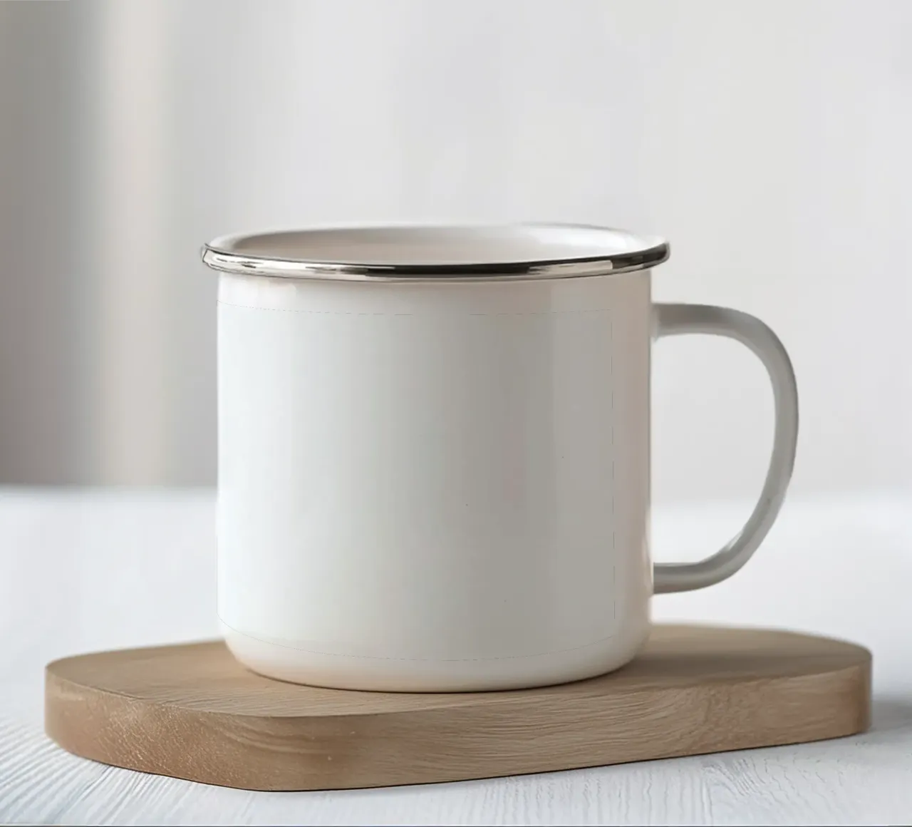 Elegante cigno bianco che scivola con grazia sull'acqua calma tazza in smalto da DesignDoodle