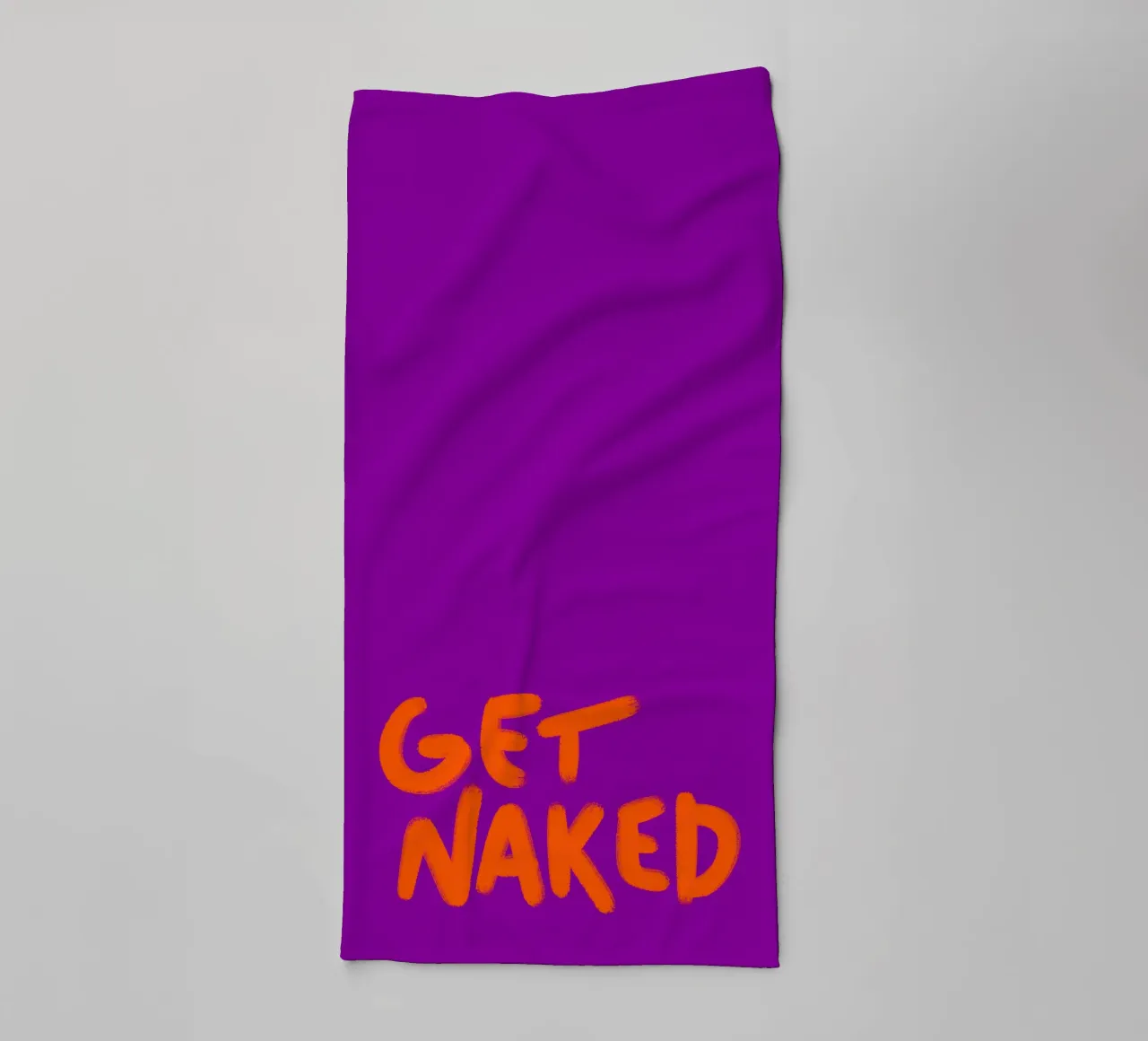 Handlettering nudo arancione su viola asciugamano da bagno da Illustration Raissa Oltmanns