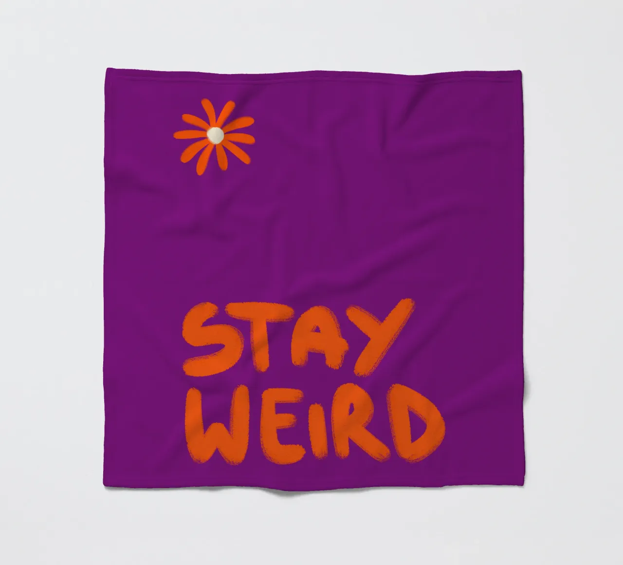 Stay Weird Handlettering orange on violet coperta in pile da Illustration Raissa Oltmanns