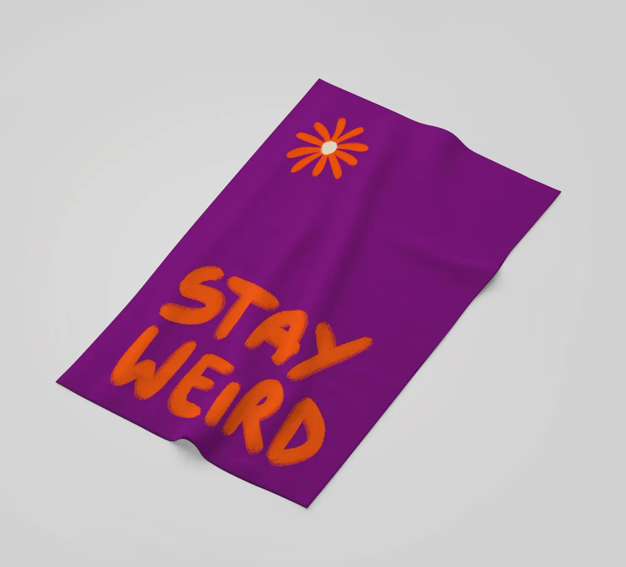 Stay Weird Handlettering orange on violet telo mare da Illustration Raissa Oltmanns