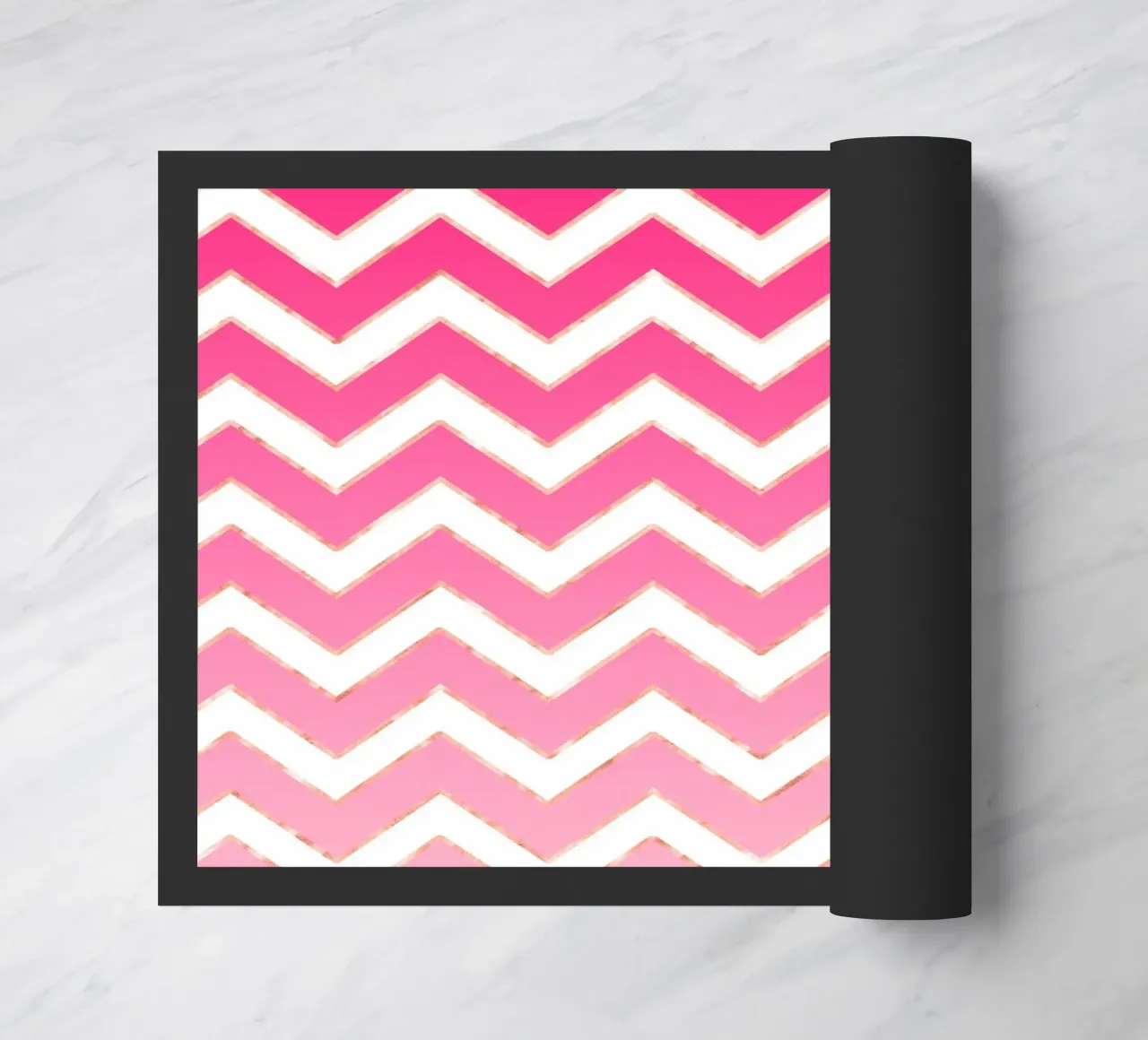 Motivo a zig zag in rosa e bianco con accenti in oro rosa zerbino da CalliLetters