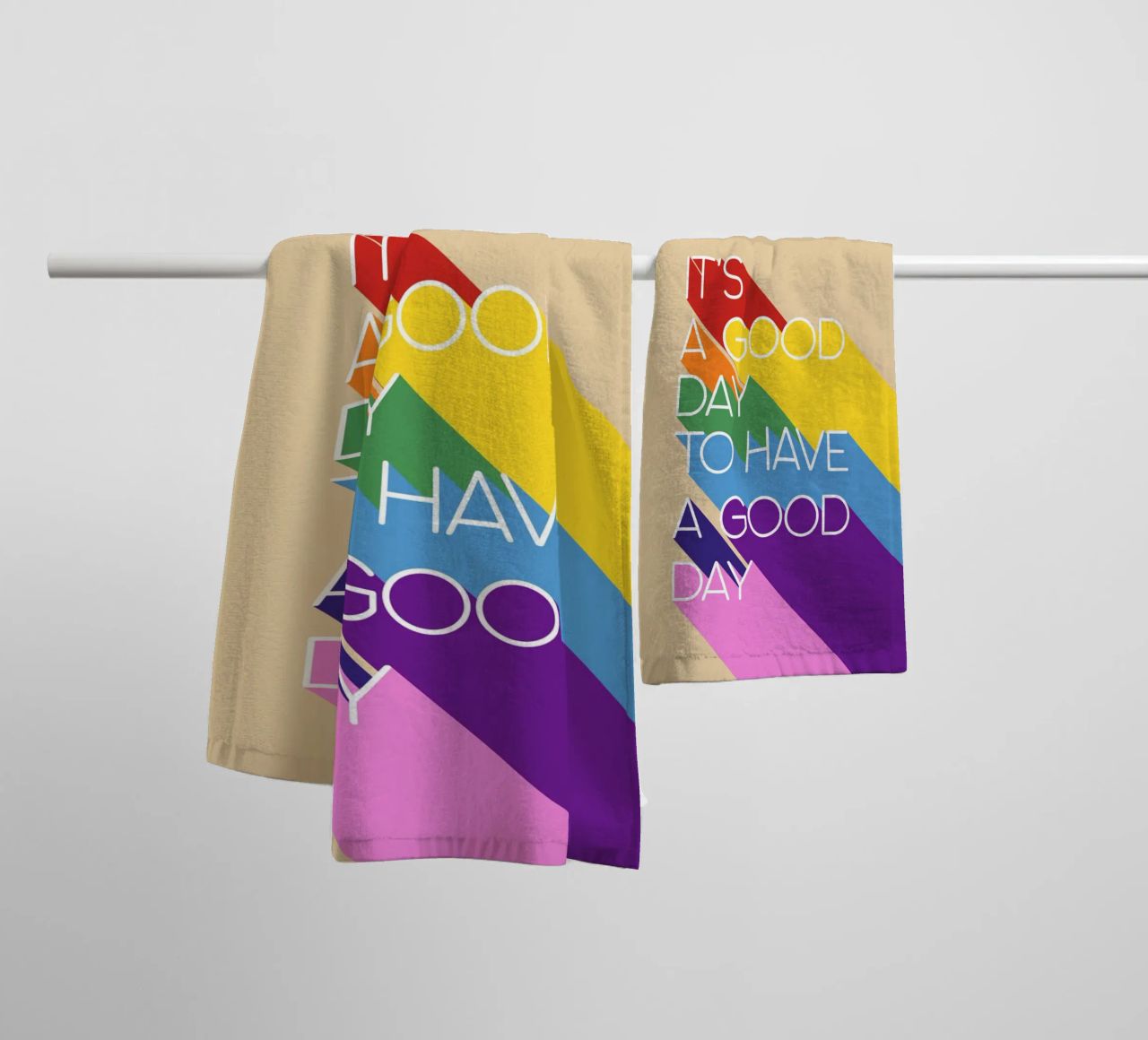 It’s a Good Day Rainbow Positive Typography Print Handtuch von showmemars