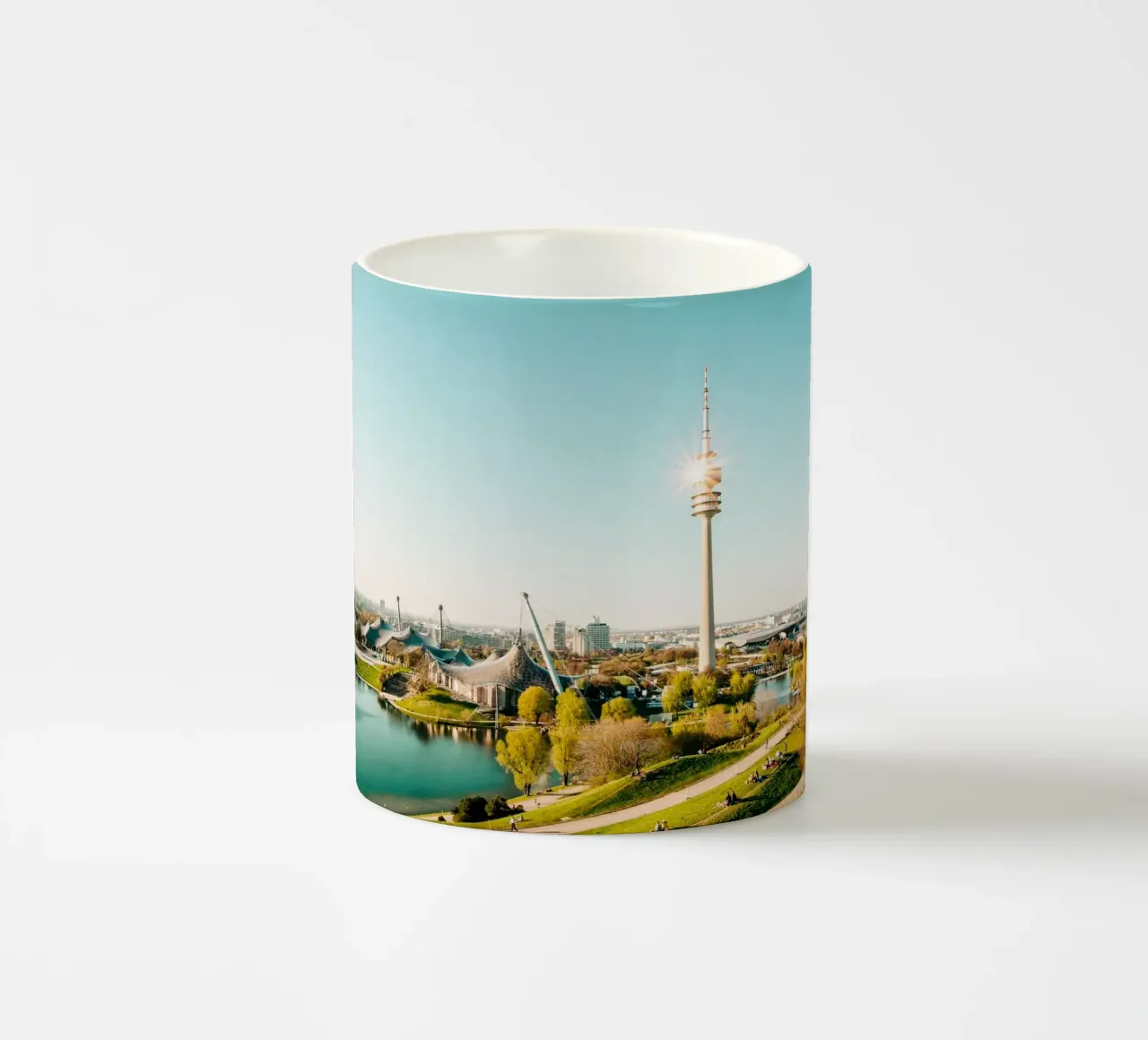 Monaco di Baviera, Olympiapark e torre della televisione - Vista dall'Olympiaberg tazza in ceramica da Bold and Retro