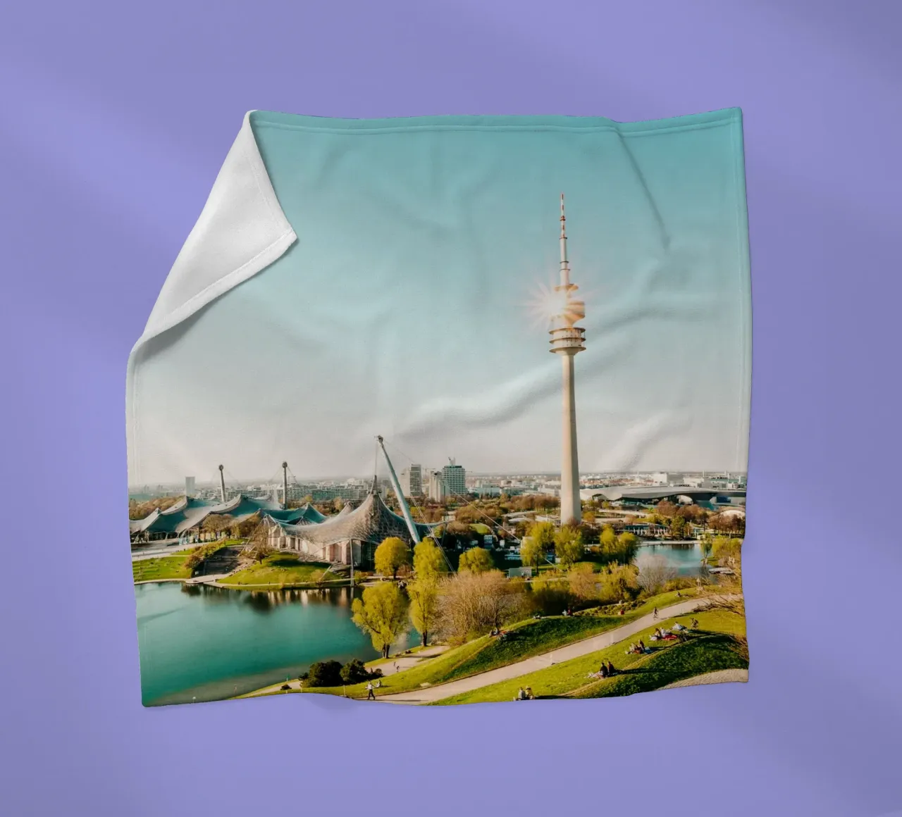 Monaco di Baviera, Olympiapark e torre della televisione - Vista dall'Olympiaberg coperta in pile da Bold and Retro