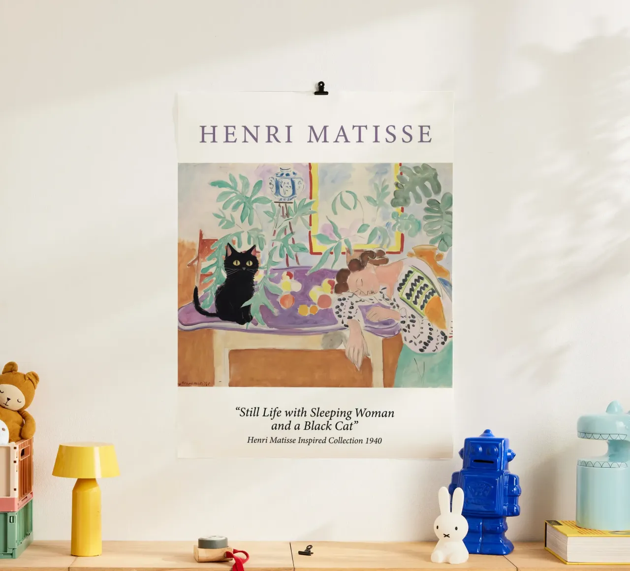 Henri Matisse, dipinto Donna addormentata con gatto poster con telaio in legno da Peaches Art Prints