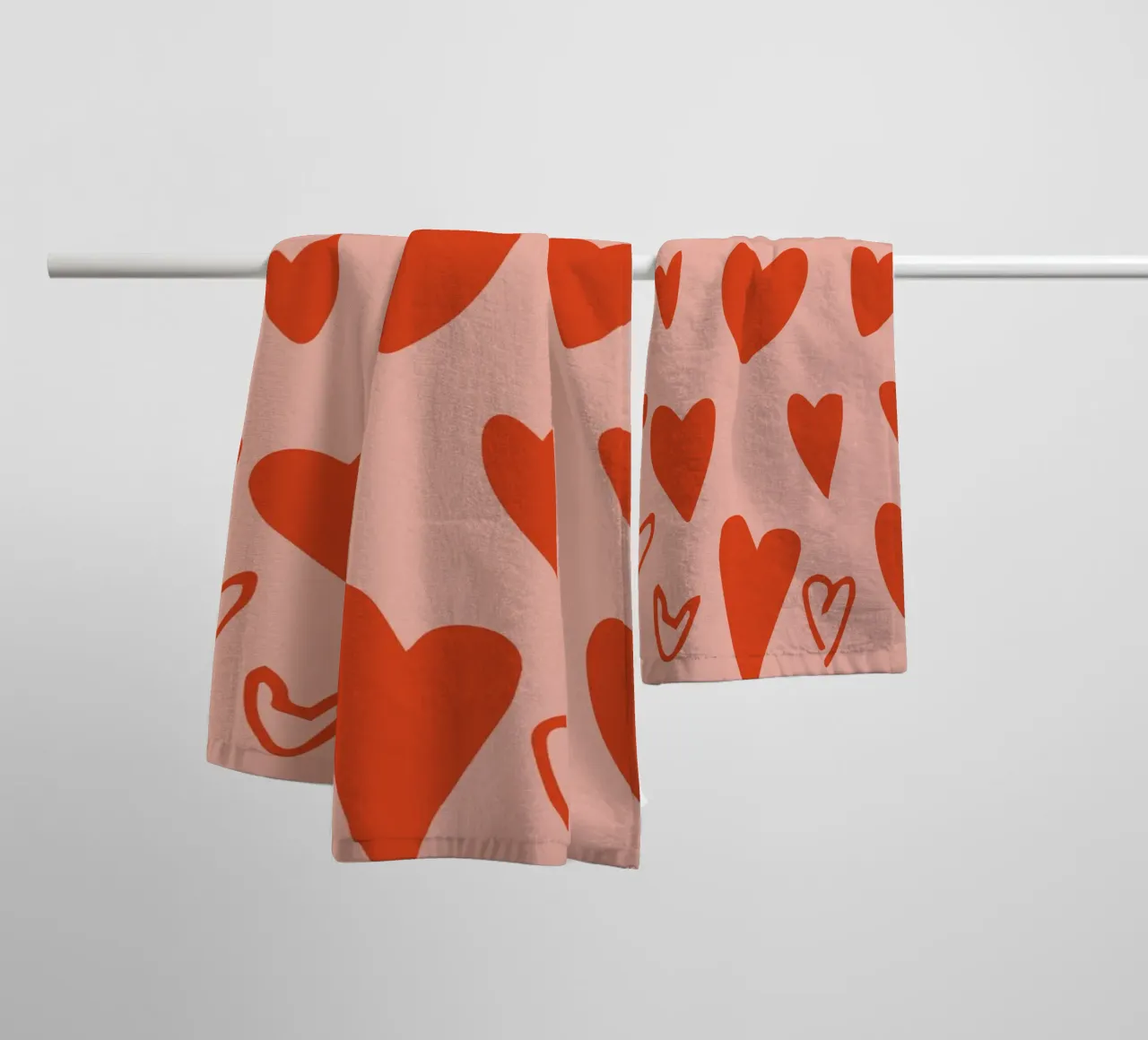 Scatter Sweetheart - Amore giocoso e retrò rosa asciugamano da bagno da susanacosta