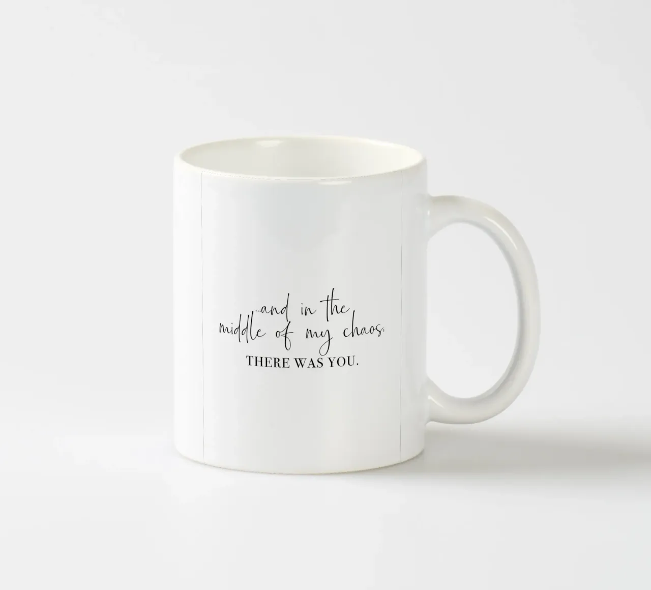 E nel mezzo del mio caos c'eri tu, Citazione tazza in ceramica da Peaches Art Prints