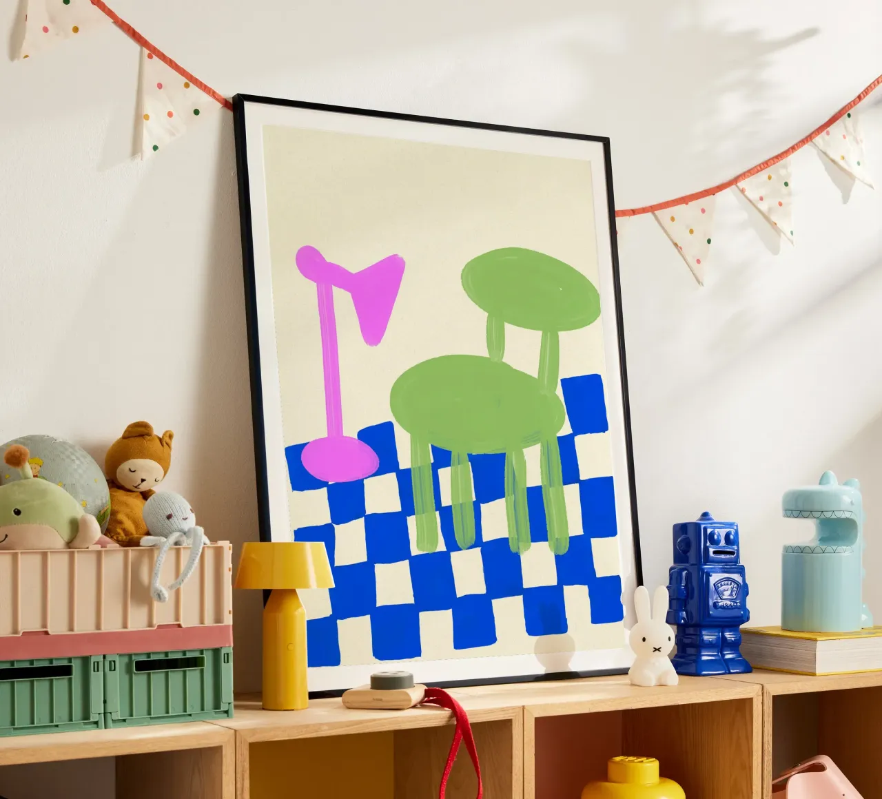 Stampa d'arte moderna di metà secolo - Sedia verde e lampada rosa poster con telaio in alluminio da Peaches Art Prints